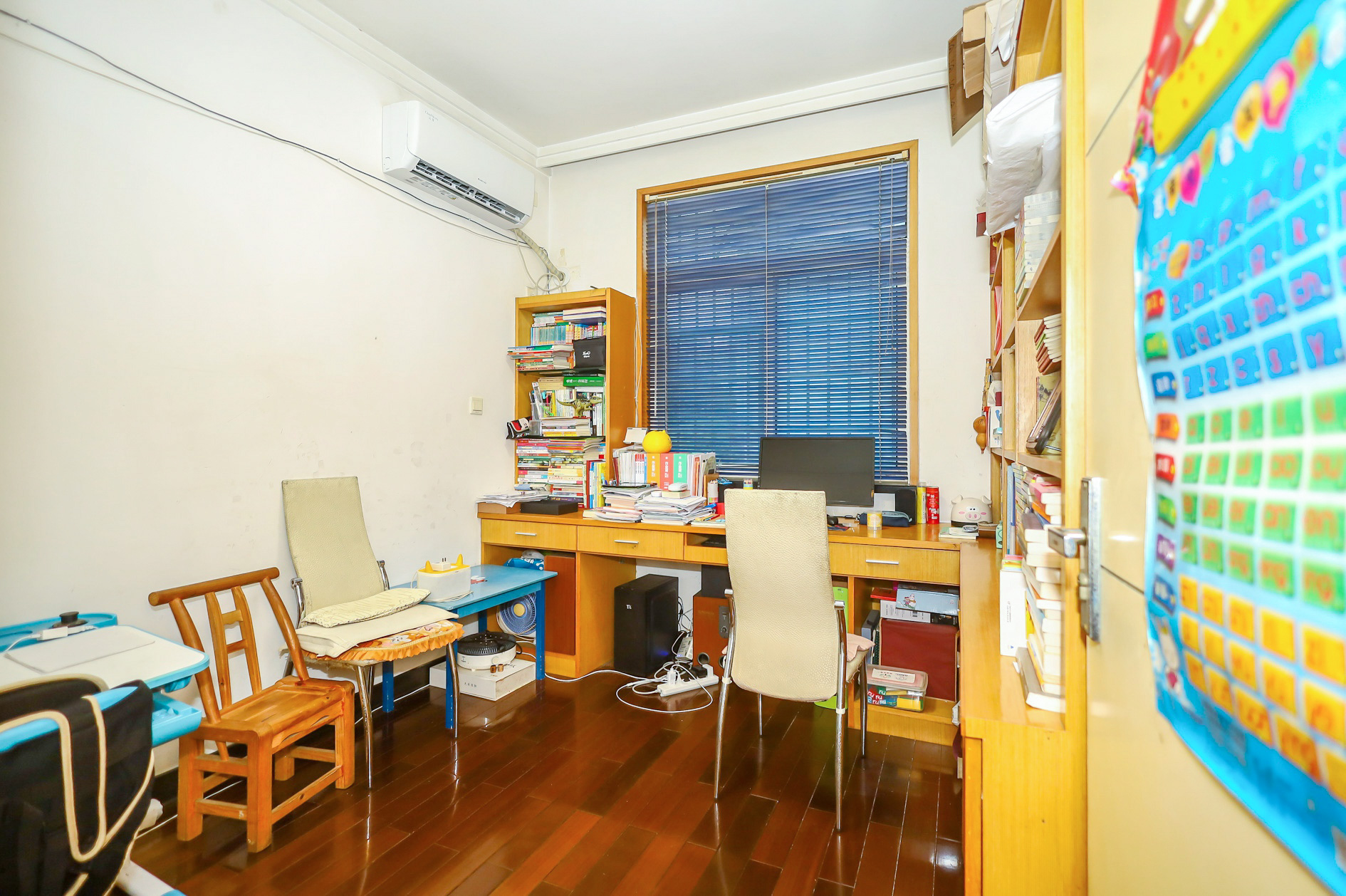 欣安小区  3室2厅2卫   72.00万卧室