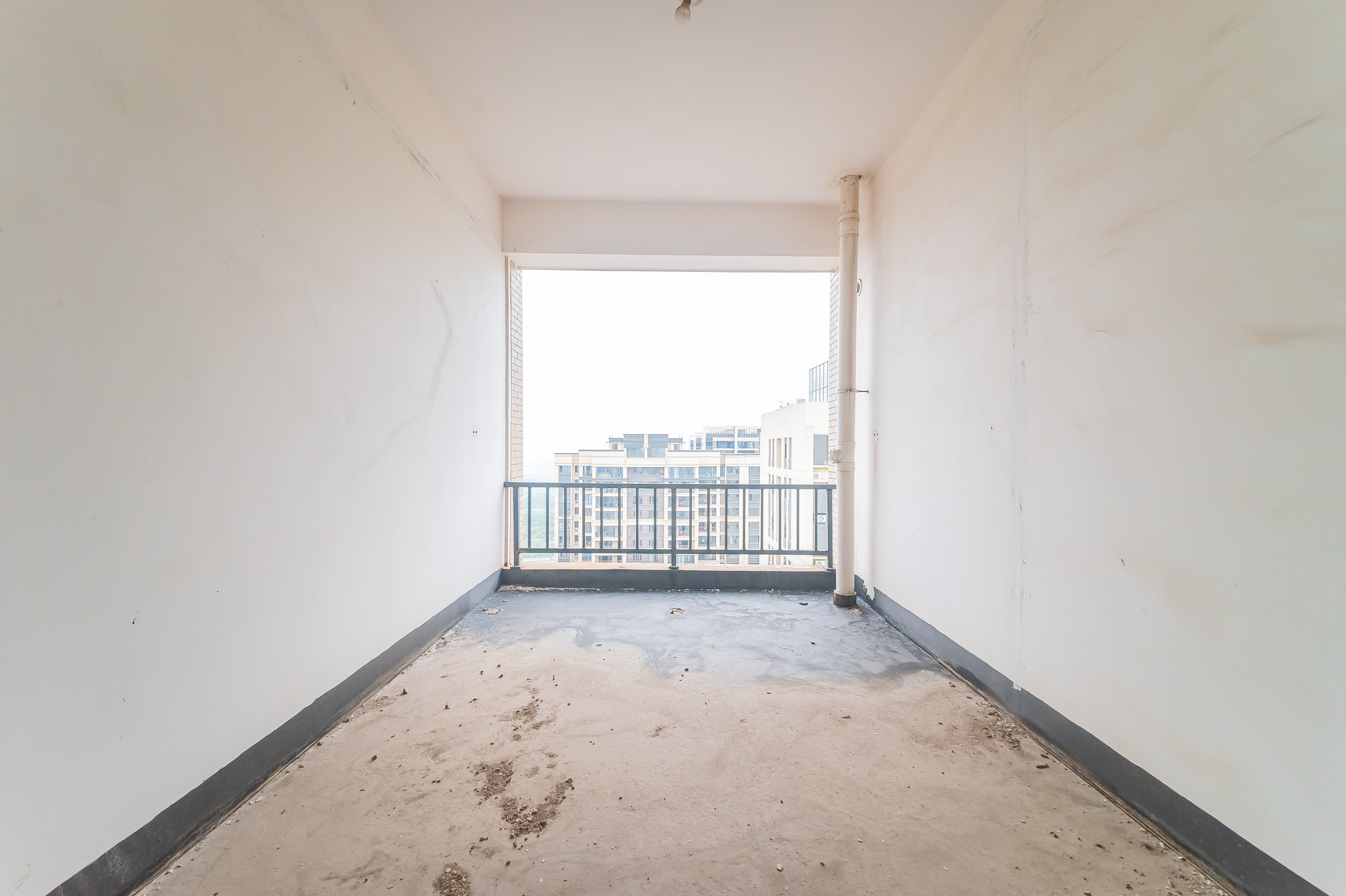 长龙湾  4室2厅2卫    75.8万卧室