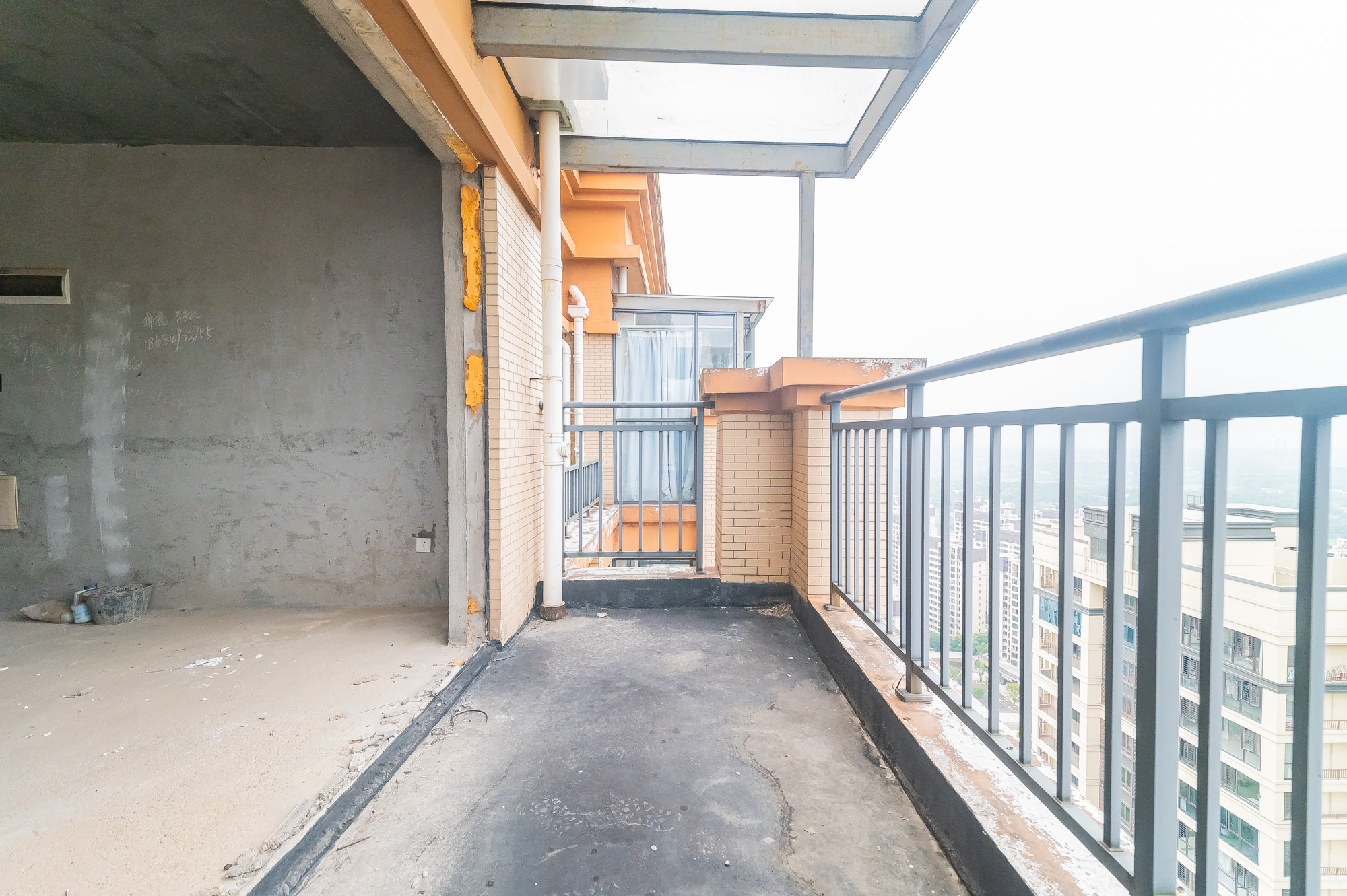 长龙湾  4室2厅2卫    75.8万阳台