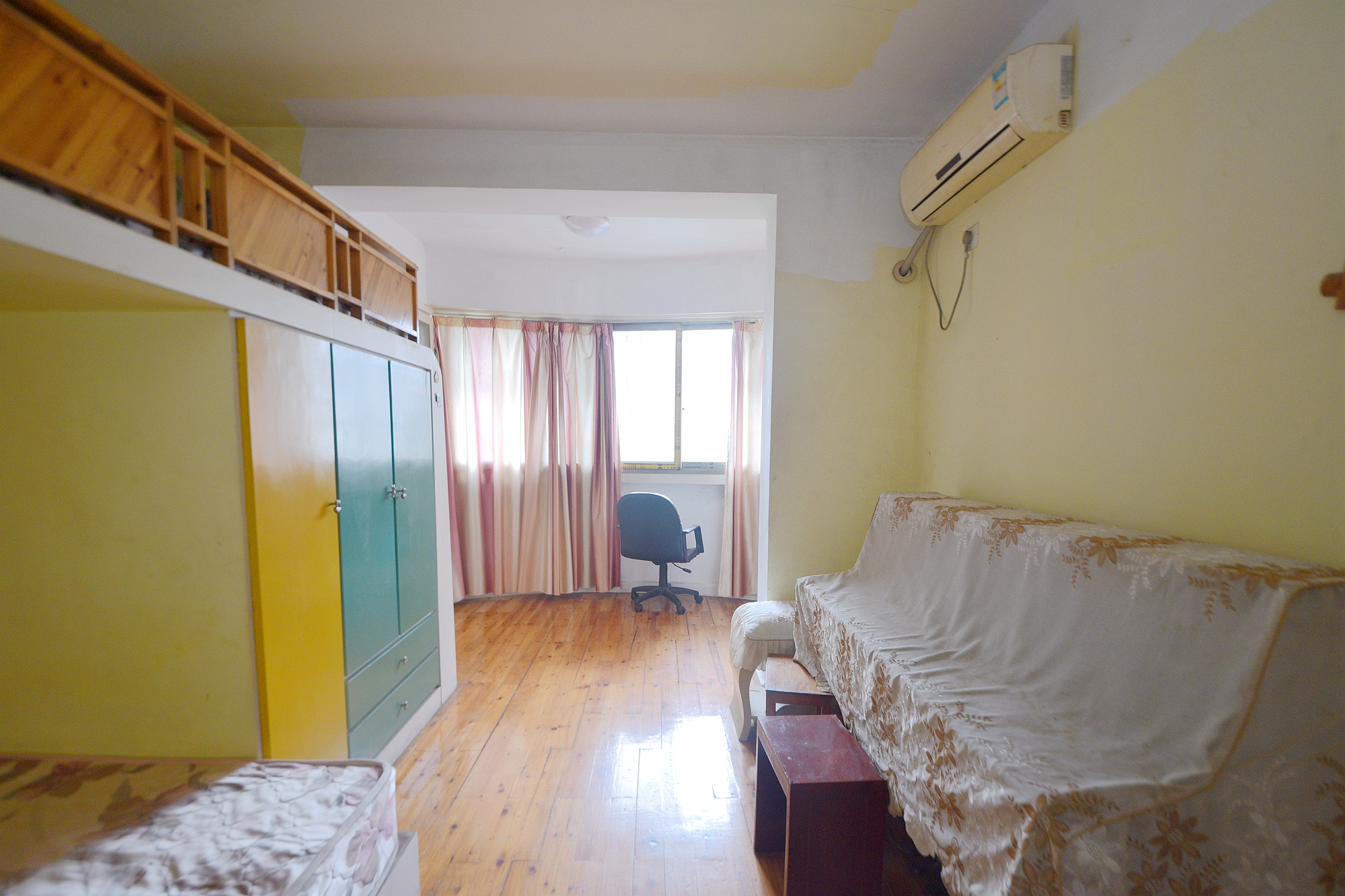 杨铭园  2室2厅1卫    57.8万卧室