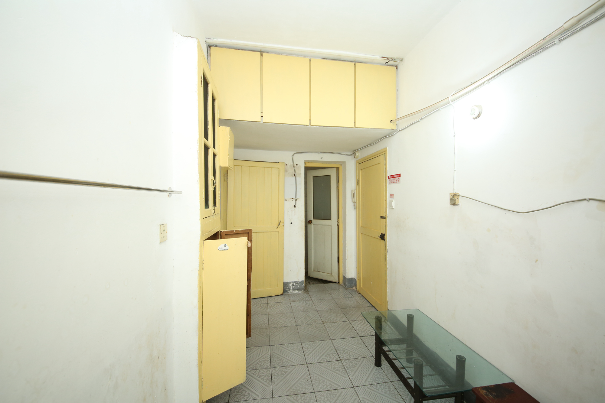 芙蓉路社区中山宿舍  3室1厅1卫   84.00万客厅