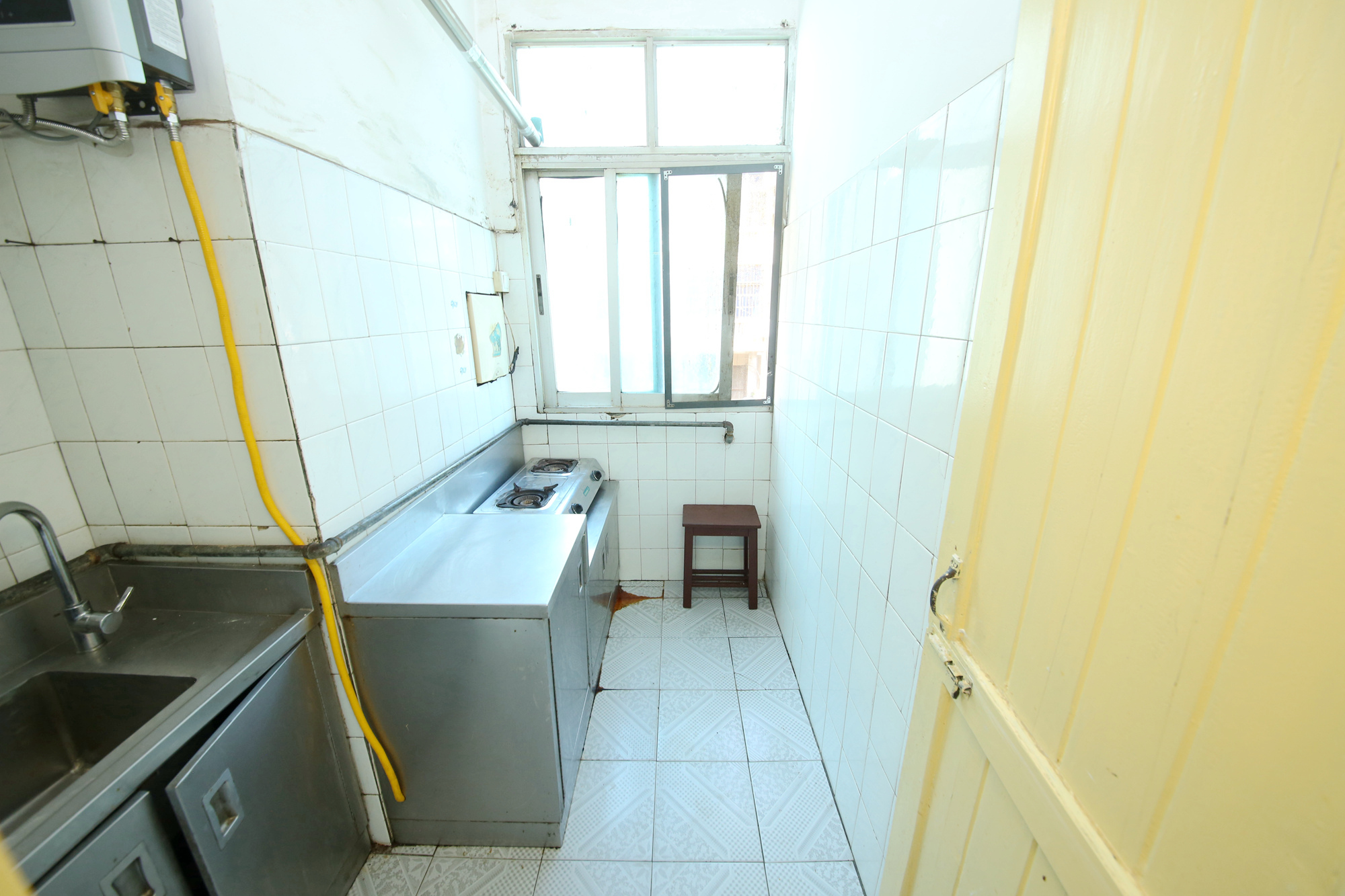 芙蓉路社区中山宿舍  3室1厅1卫   84.00万厨房