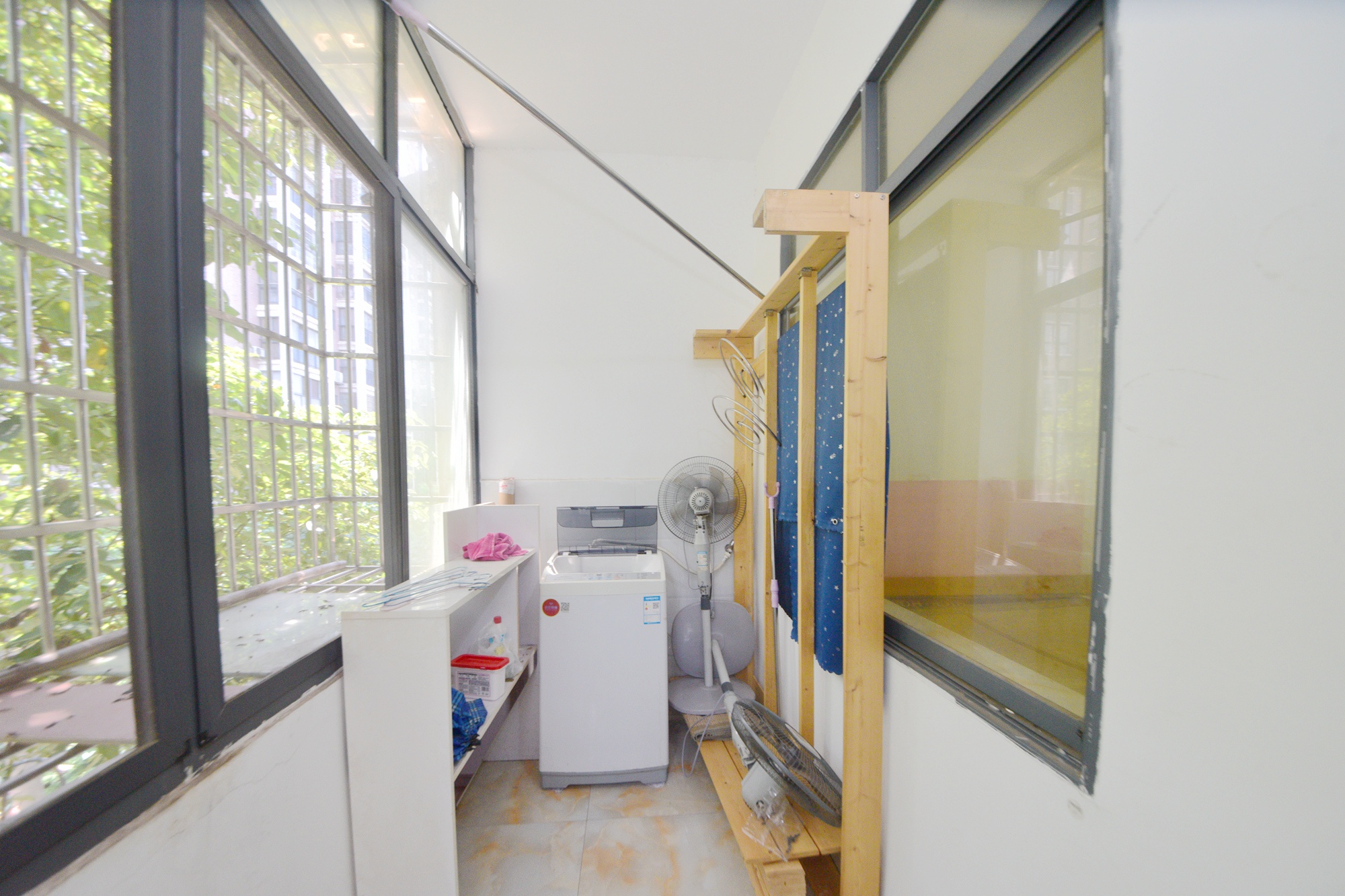 妹子山社区（曙光社区）  3室1厅1卫   48.00万阳台