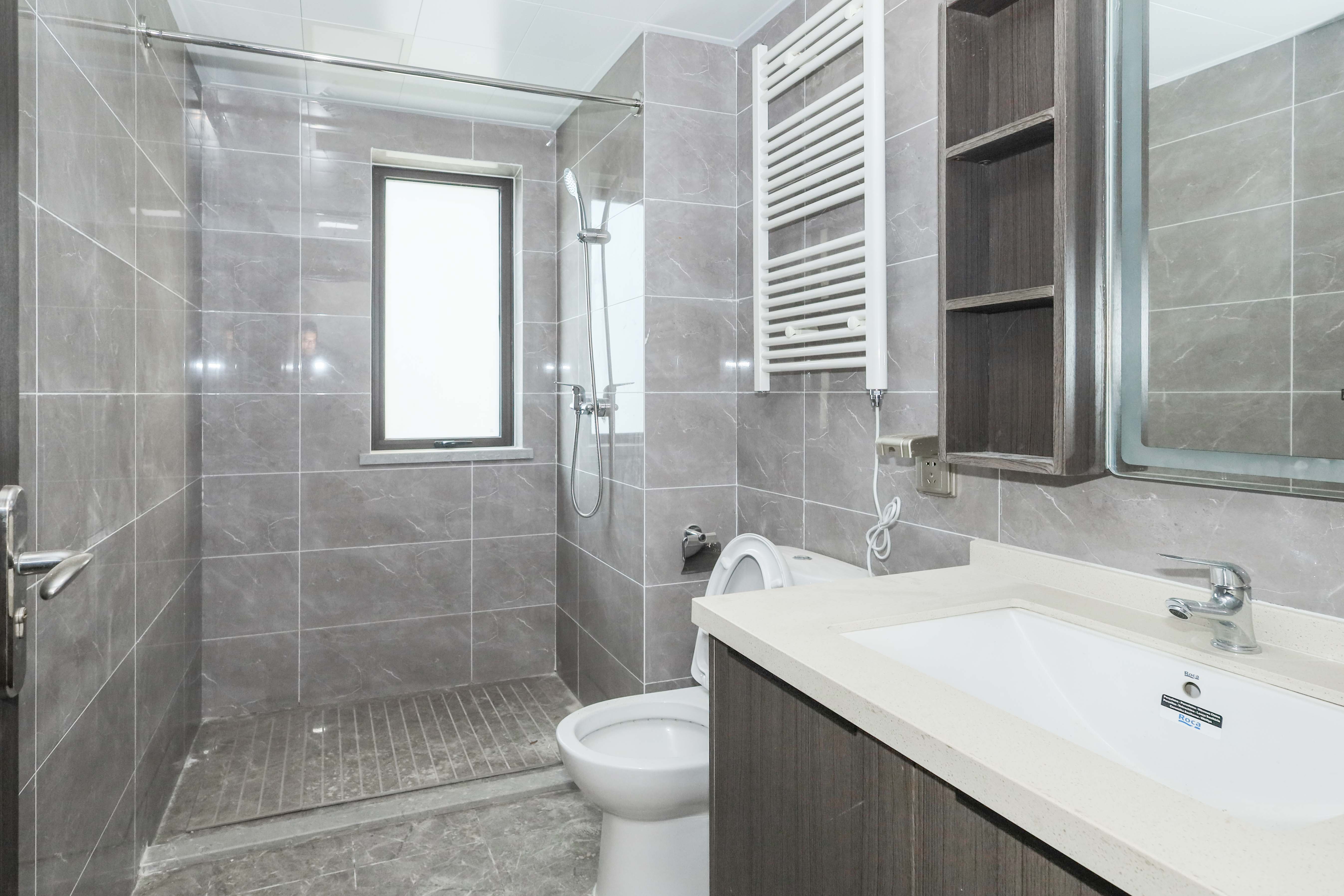 中梁云麓传奇  4室2厅2卫    173.8万卫生间