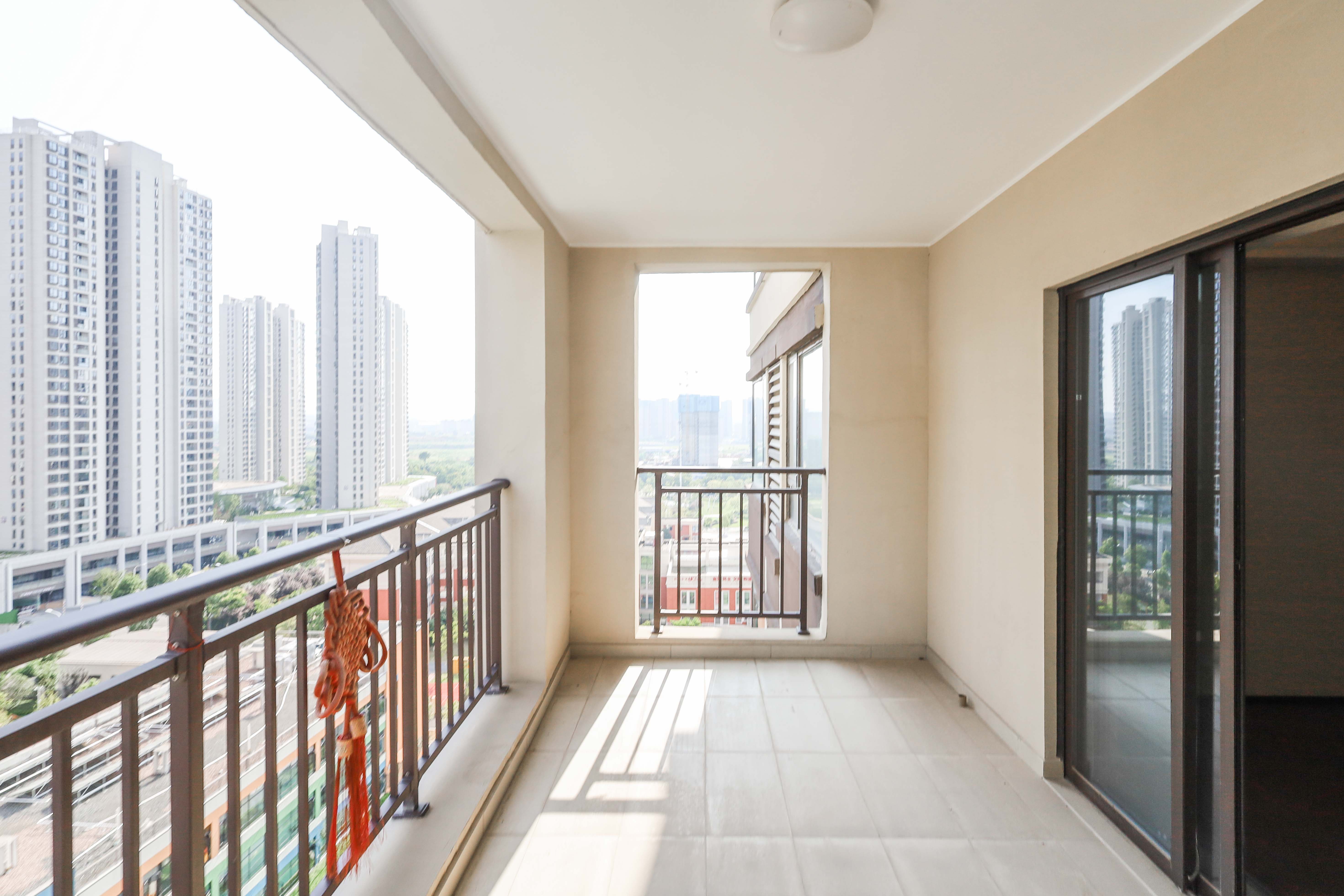 中梁云麓传奇  4室2厅2卫    173.8万阳台