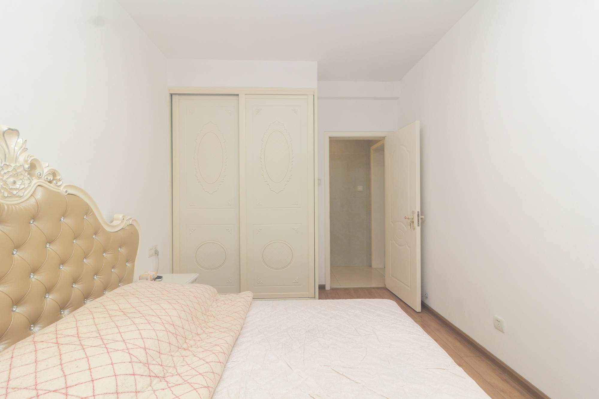 才子佳郡  5室2厅1卫   90.00万卧室