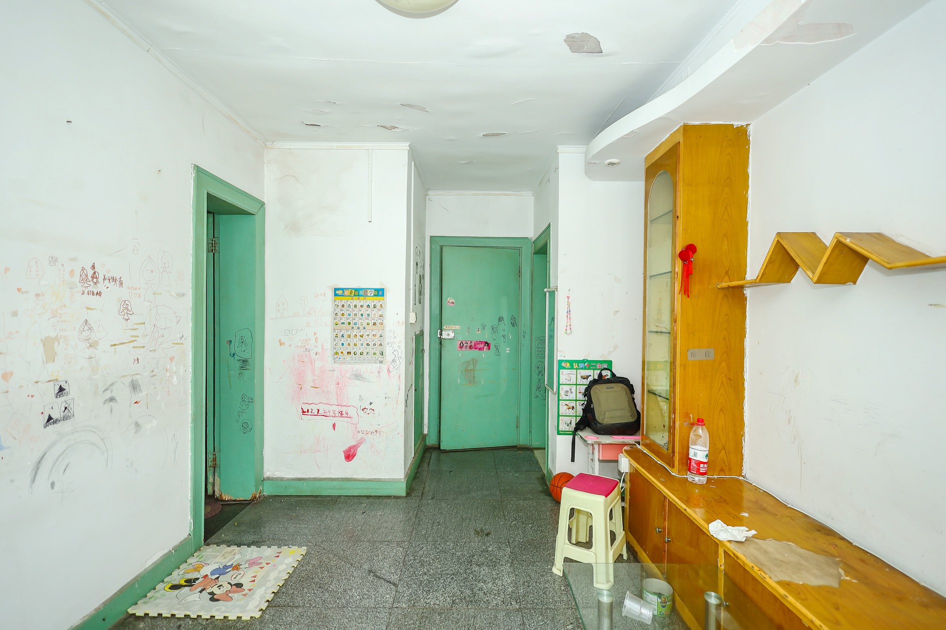 星沙二区 8室5厅5卫 576.0万 星沙二区 8室5厅5卫 576.0万客厅