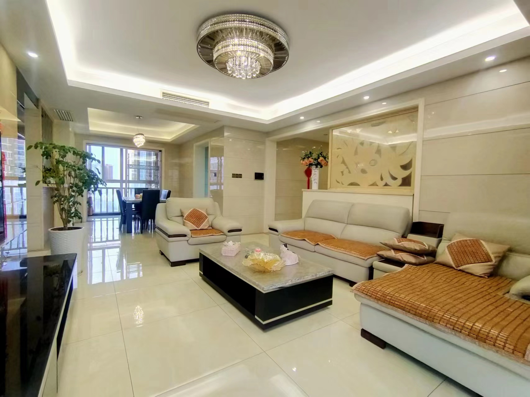 经世皇城 3室2厅2卫 95.0万 经世皇城 3室2厅2卫 95.0万室内图