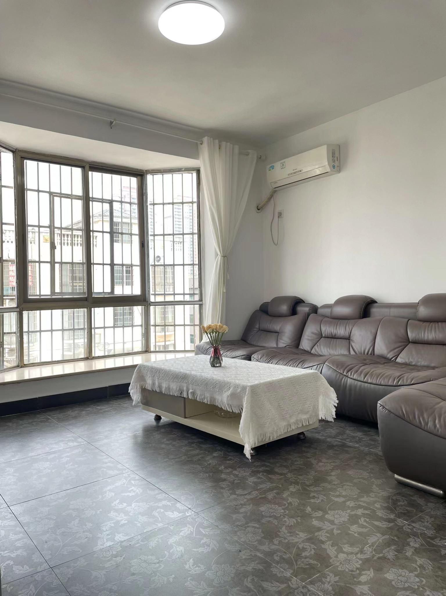 柏丽广场 1室1厅1卫 18.0万 柏丽广场 1室1厅1卫 18.0万客厅