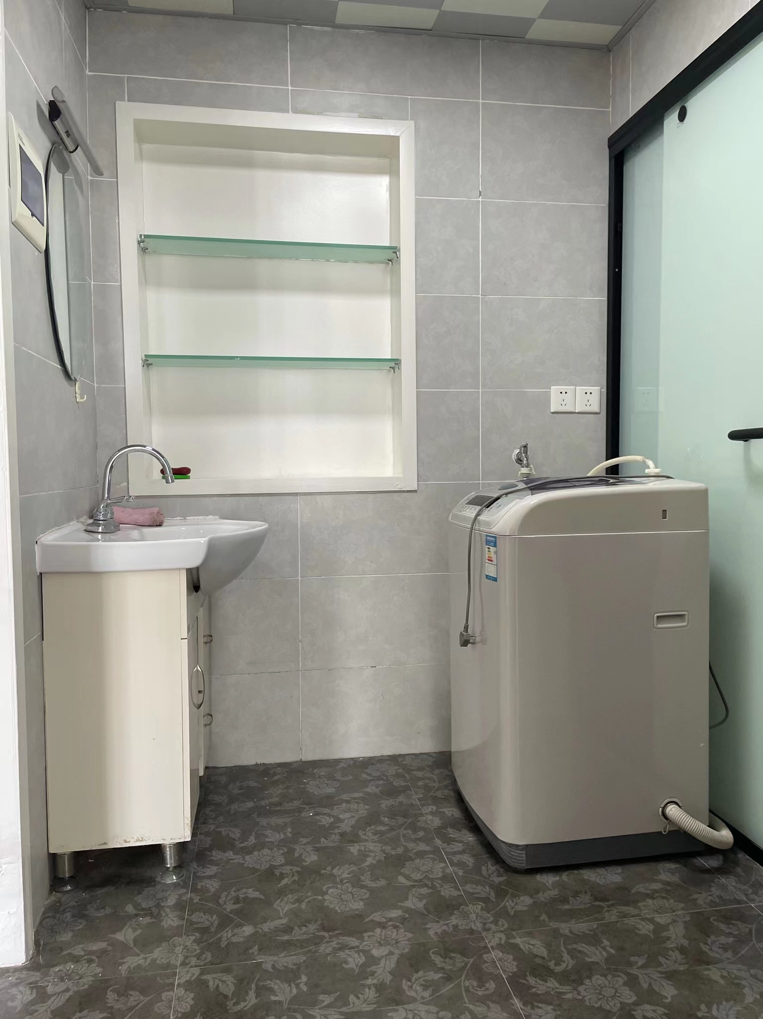 柏丽广场 1室1厅1卫 18.0万 柏丽广场 1室1厅1卫 18.0万客厅