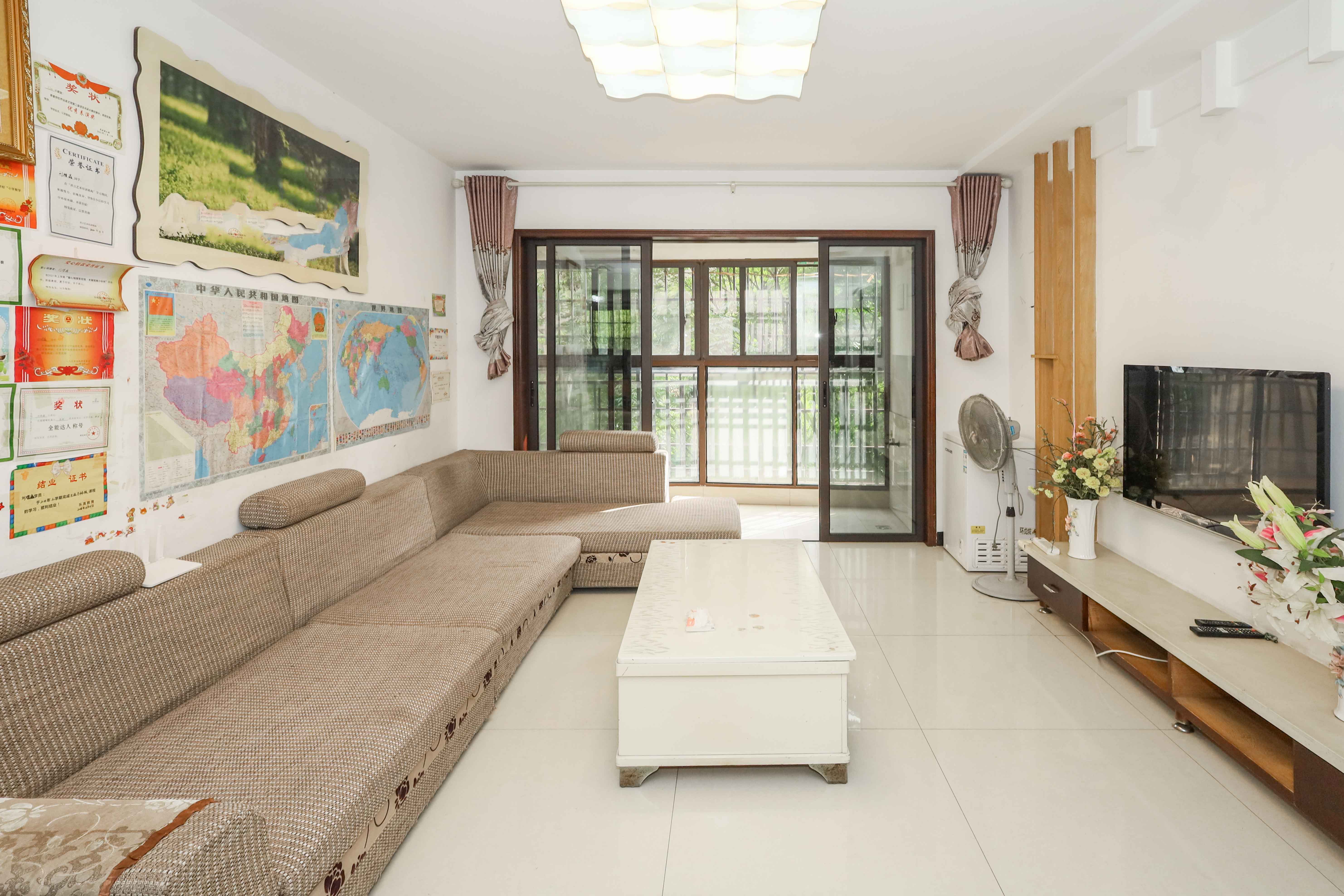 保利麓谷林语F区  3室2厅1卫    102.8万客厅