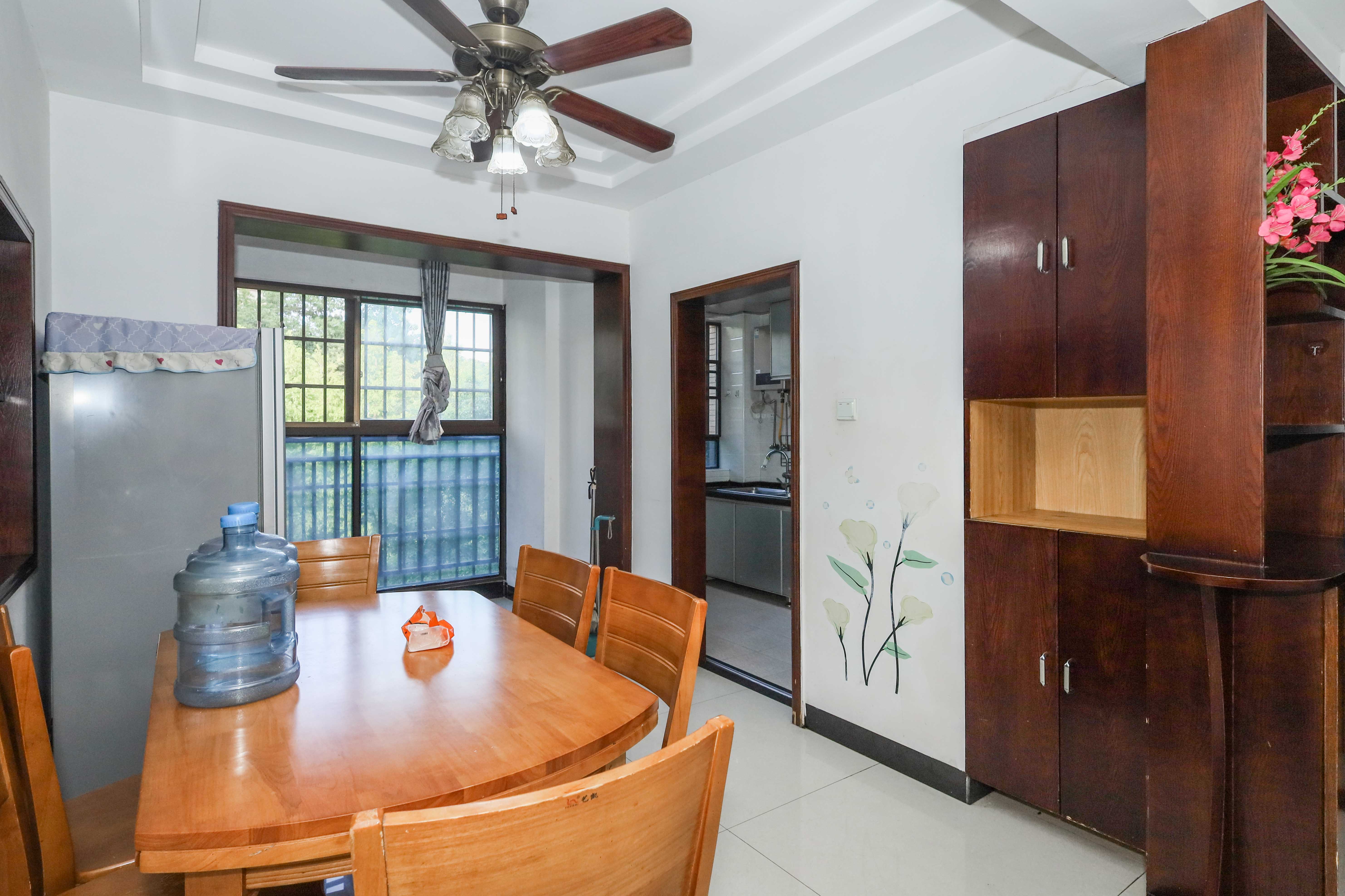 保利麓谷林语F区  3室2厅1卫    102.8万客厅