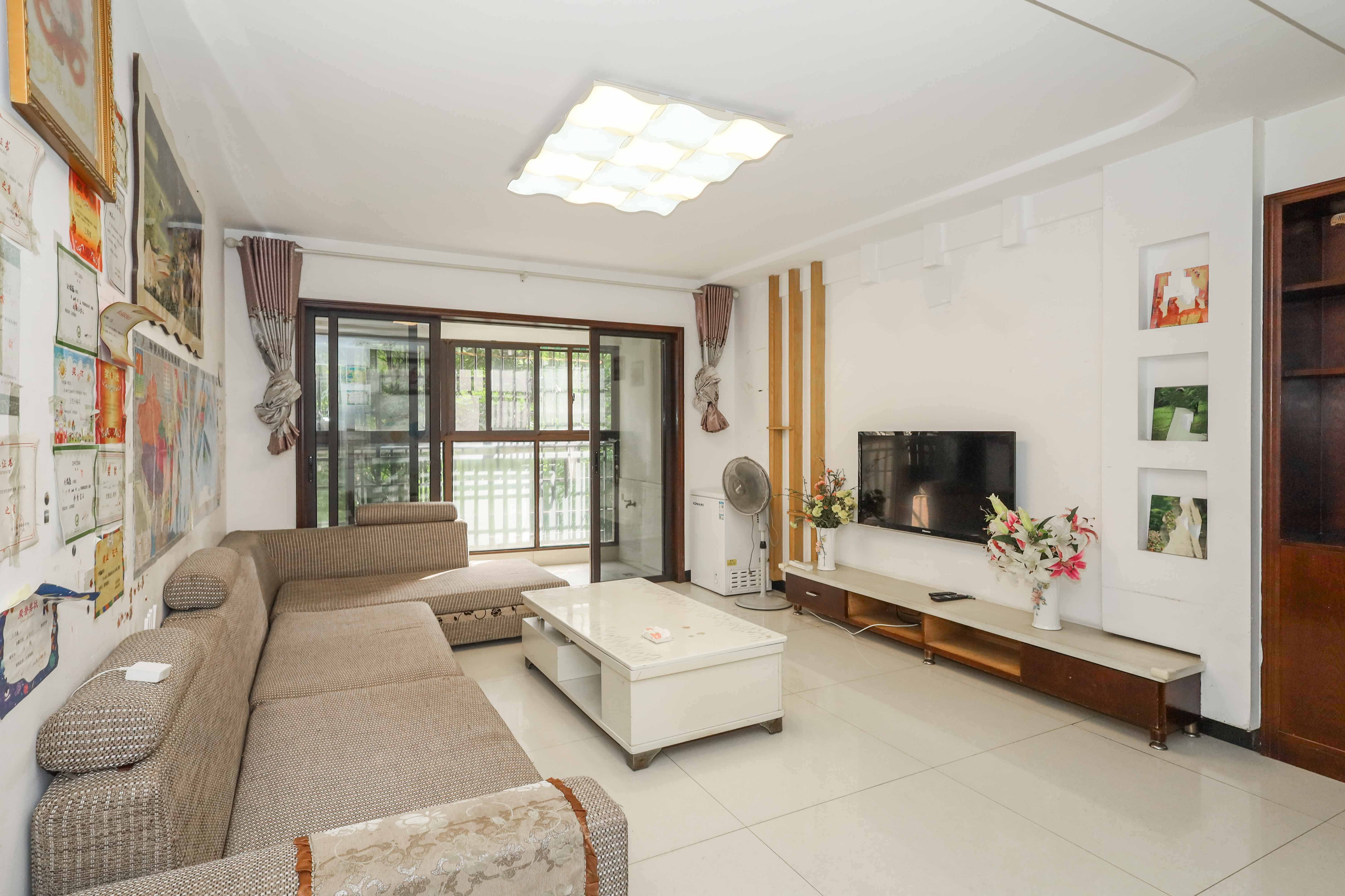 保利麓谷林语F区  3室2厅1卫    102.8万客厅