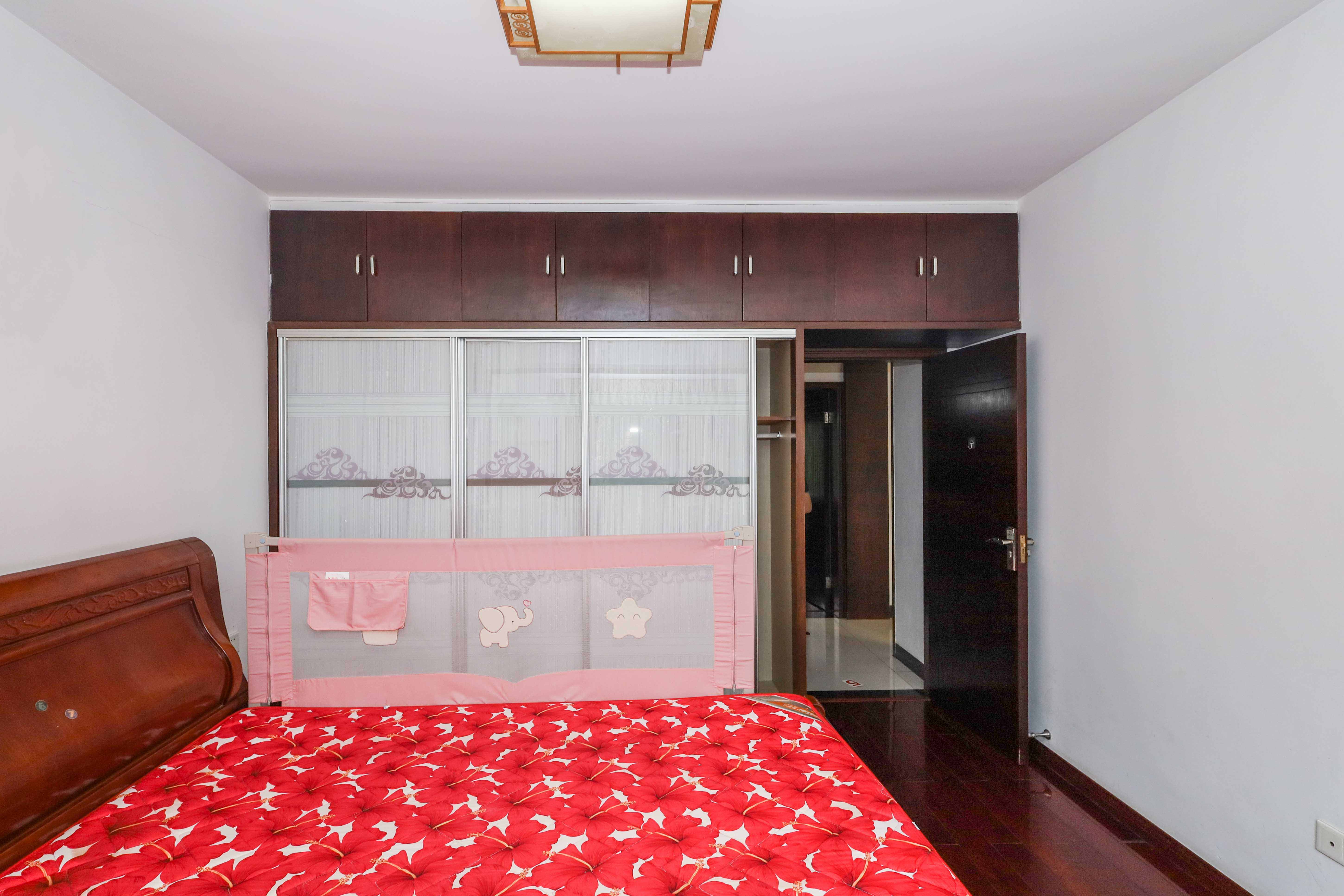 保利麓谷林语F区  3室2厅1卫    102.8万卧室