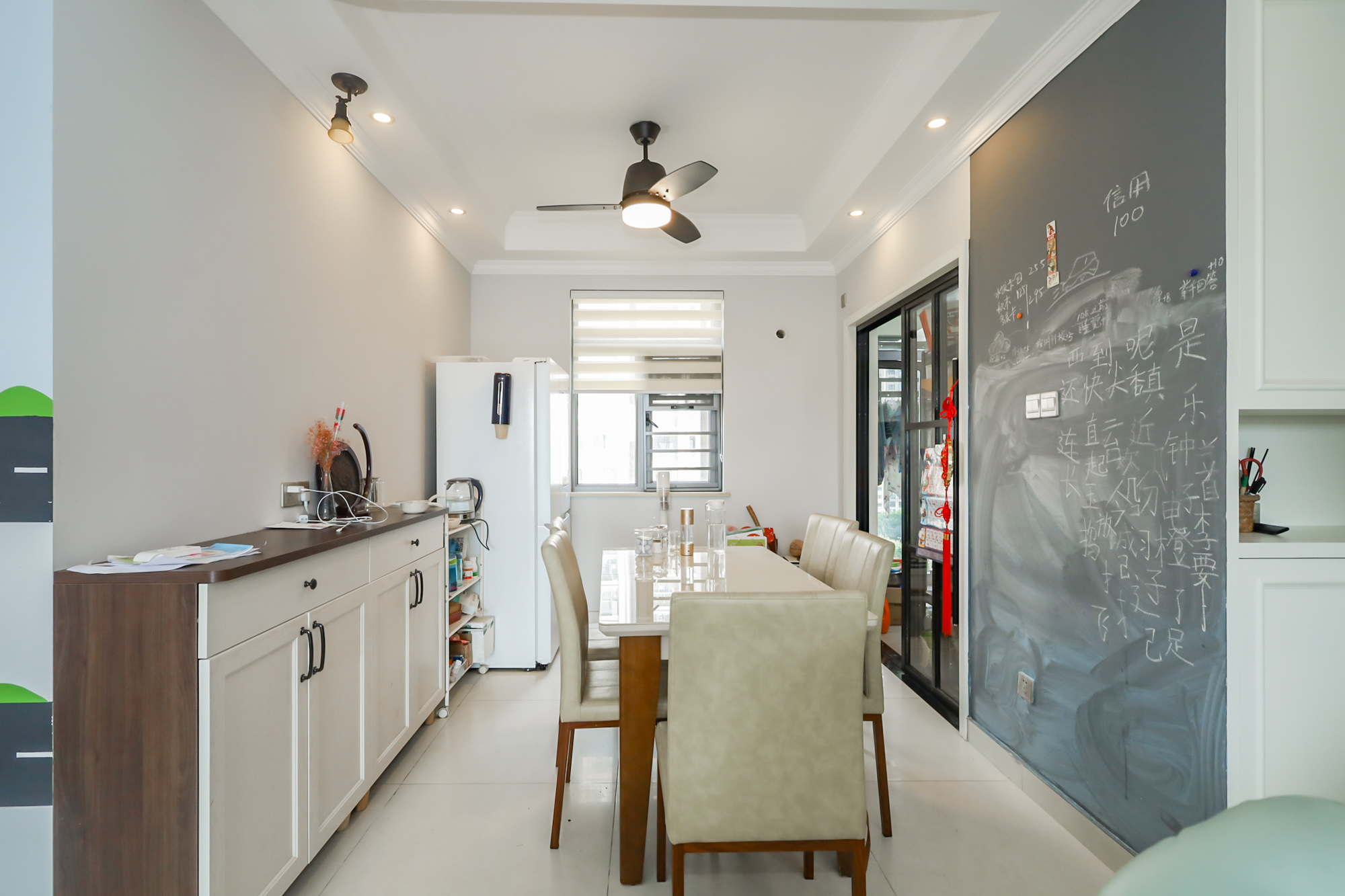 八方小区C区  4室2厅2卫    475.0万客厅