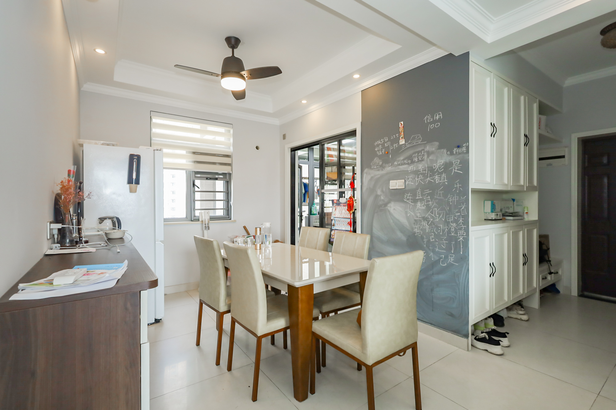 八方小区C区  4室2厅2卫    475.0万客厅