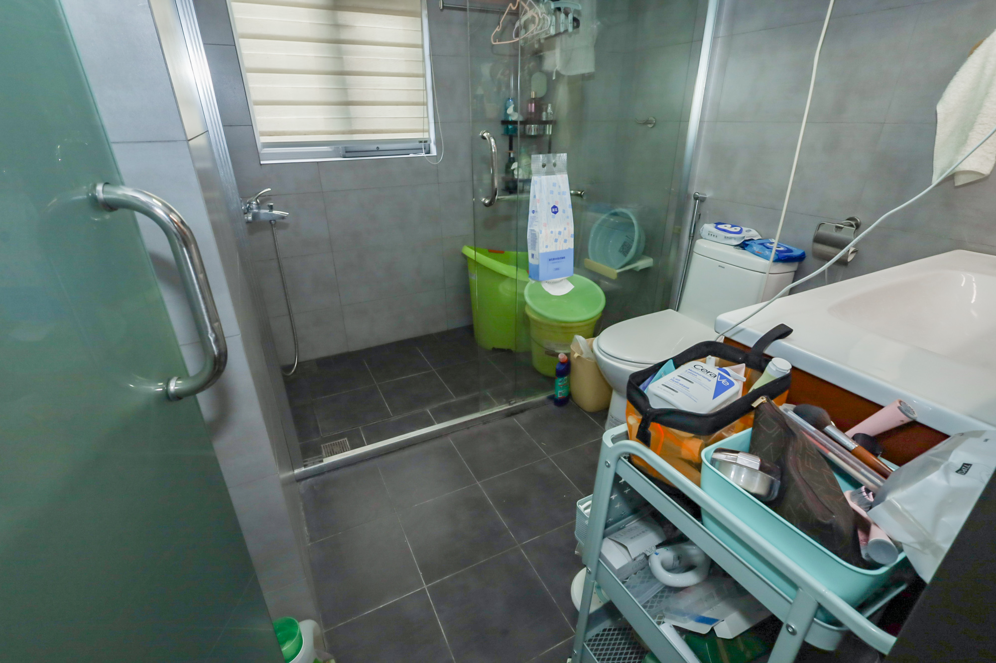 八方小区C区  4室2厅2卫    475.0万卫生间