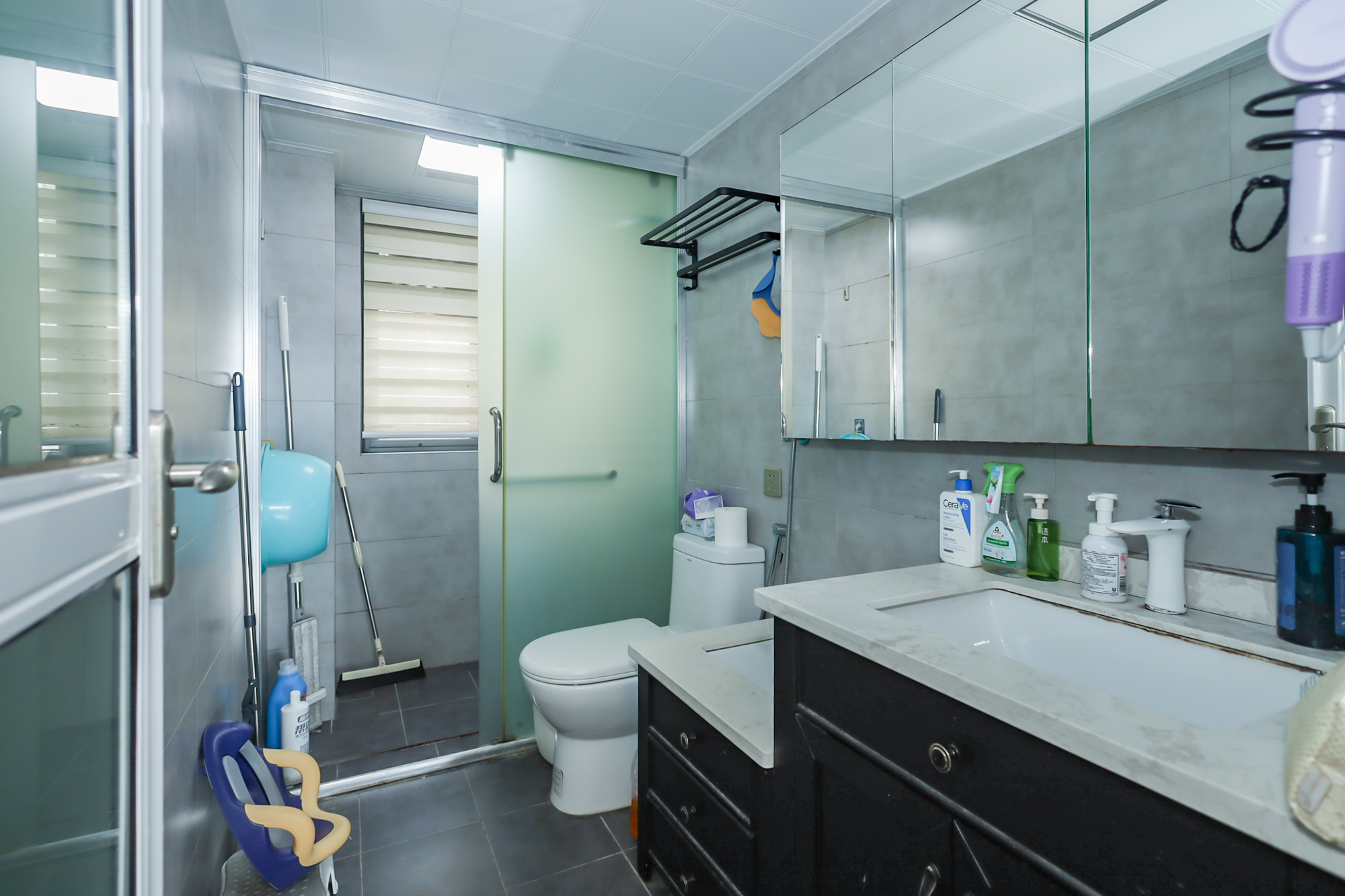 八方小区C区  4室2厅2卫    475.0万卫生间