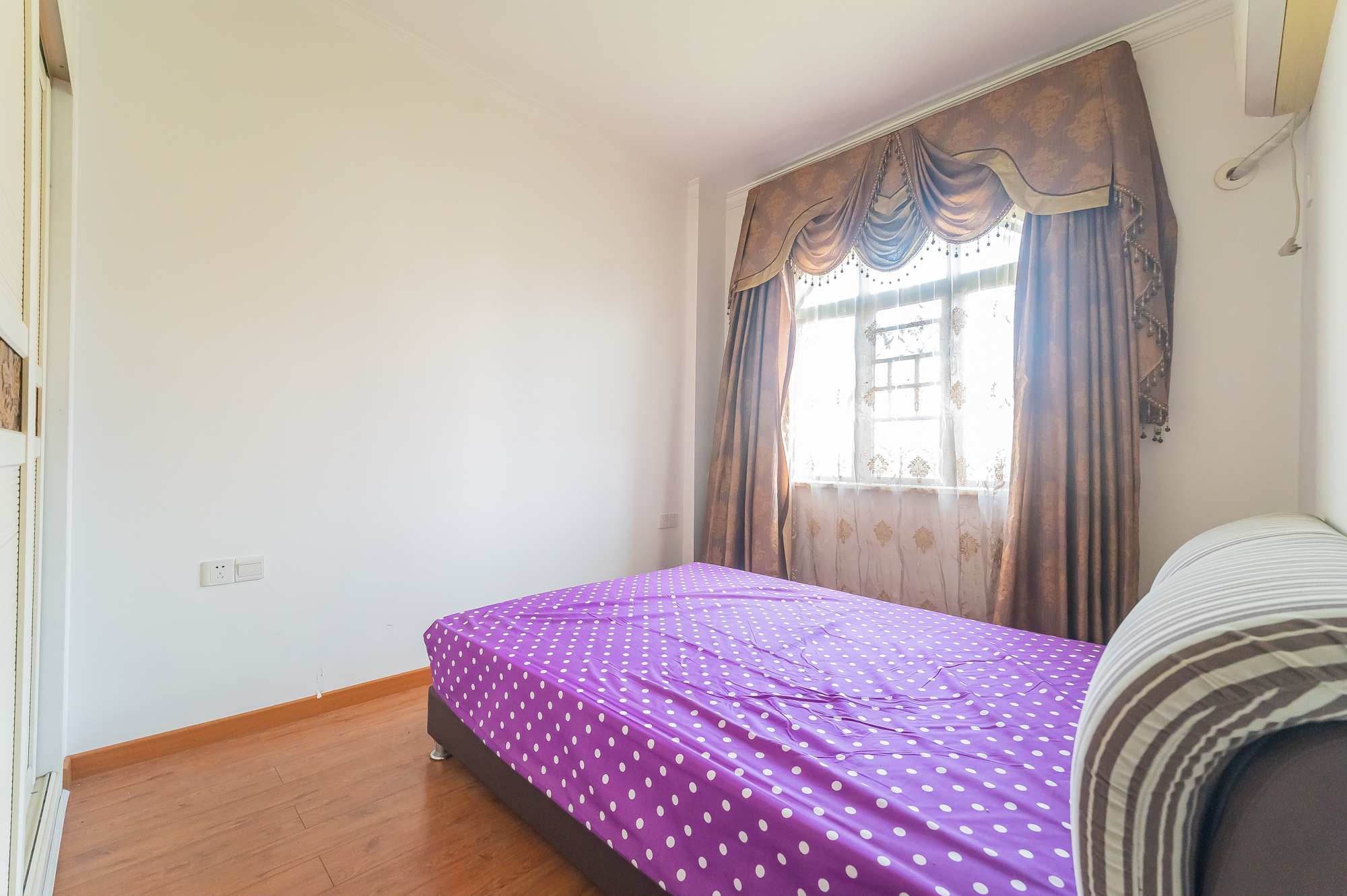 鹏基诺亚山林 3室2厅2卫 65.8万 鹏基诺亚山林 3室2厅2卫 65.8万卧室