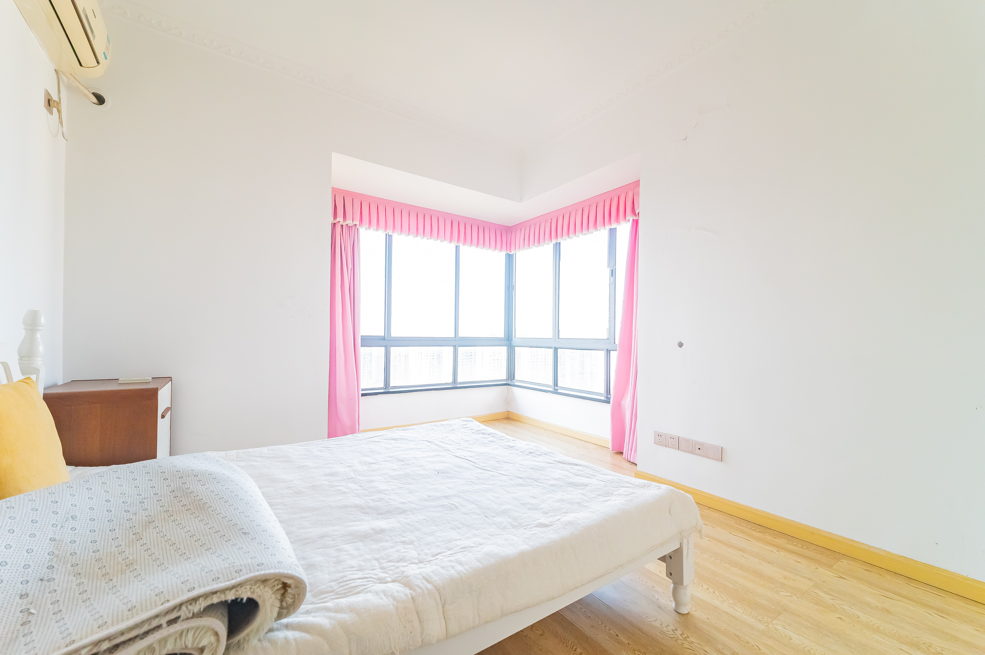 恒基凯旋门一二期  2室1厅1卫    50.0万 恒基凯旋门一二期  2室1厅1卫    50.0万卧室