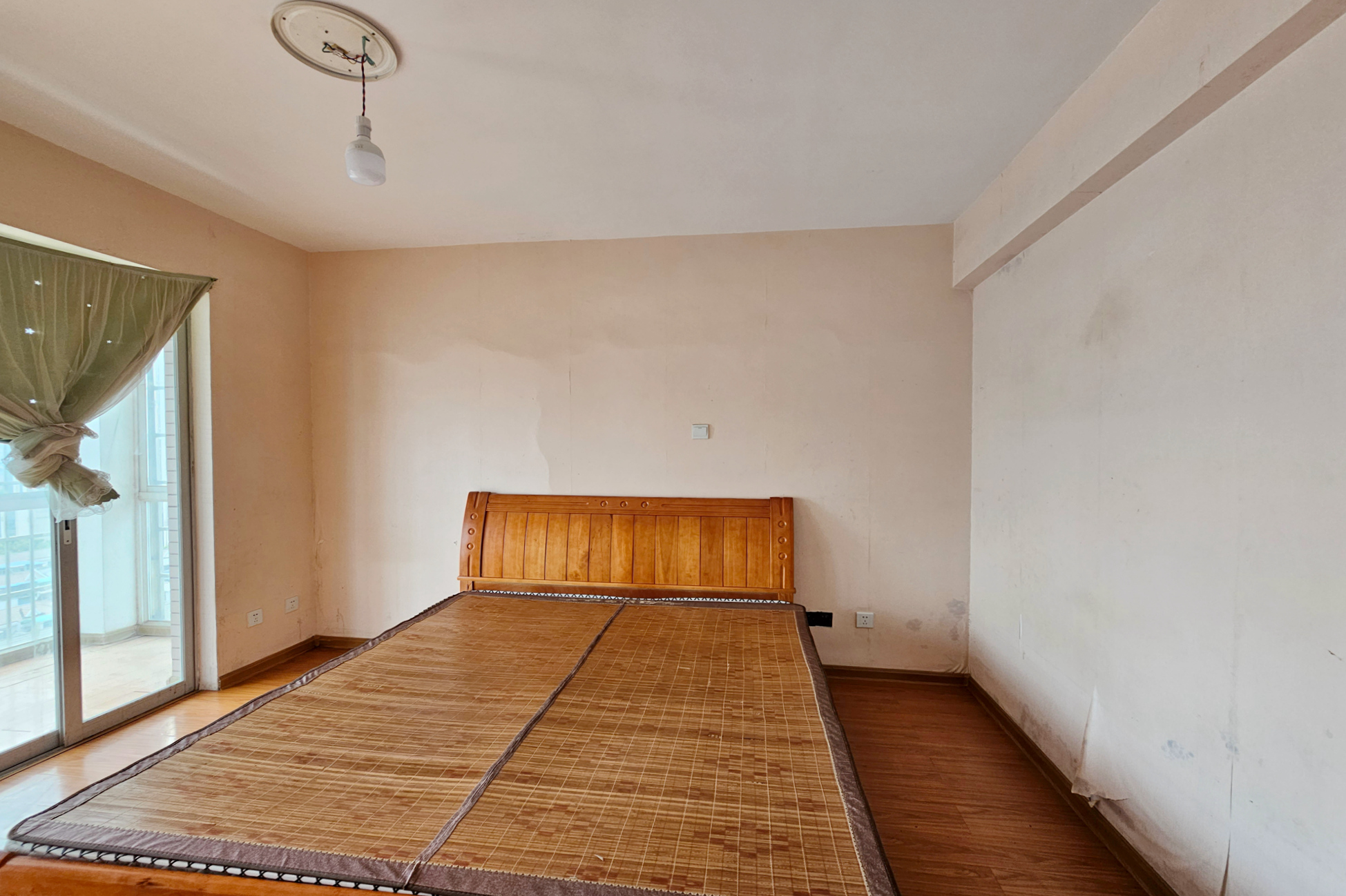 金龙苑  2室2厅1卫    80.0万 金龙苑  2室2厅1卫    80.0万卧室