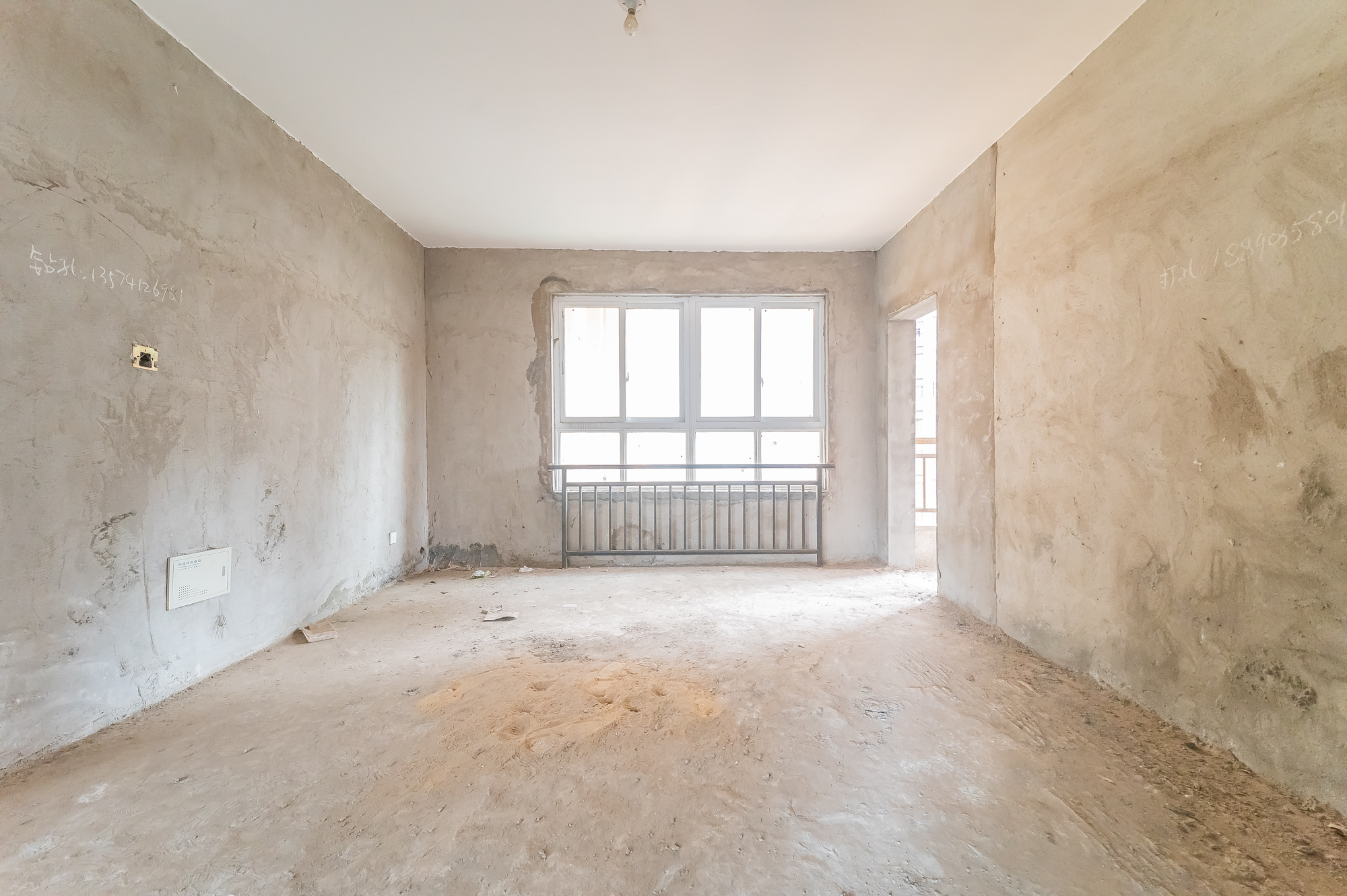 东方航标  3室2厅1卫    70.0万 东方航标  3室2厅1卫    70.0万客厅