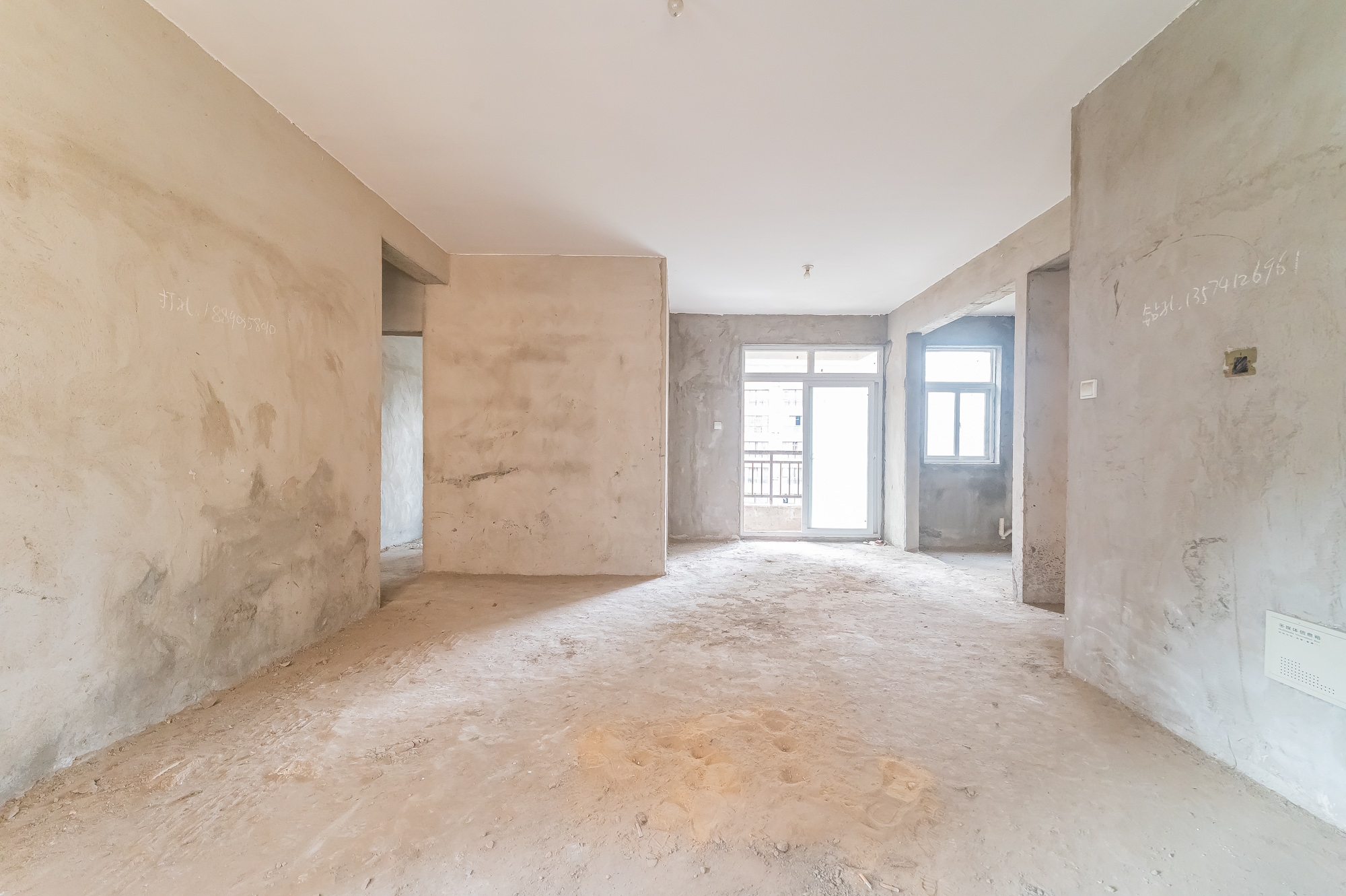 东方航标  3室2厅1卫    70.0万 东方航标  3室2厅1卫    70.0万客厅