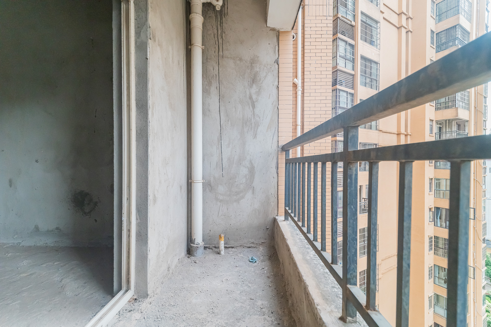 东方航标  3室2厅1卫    70.0万 东方航标  3室2厅1卫    70.0万阳台