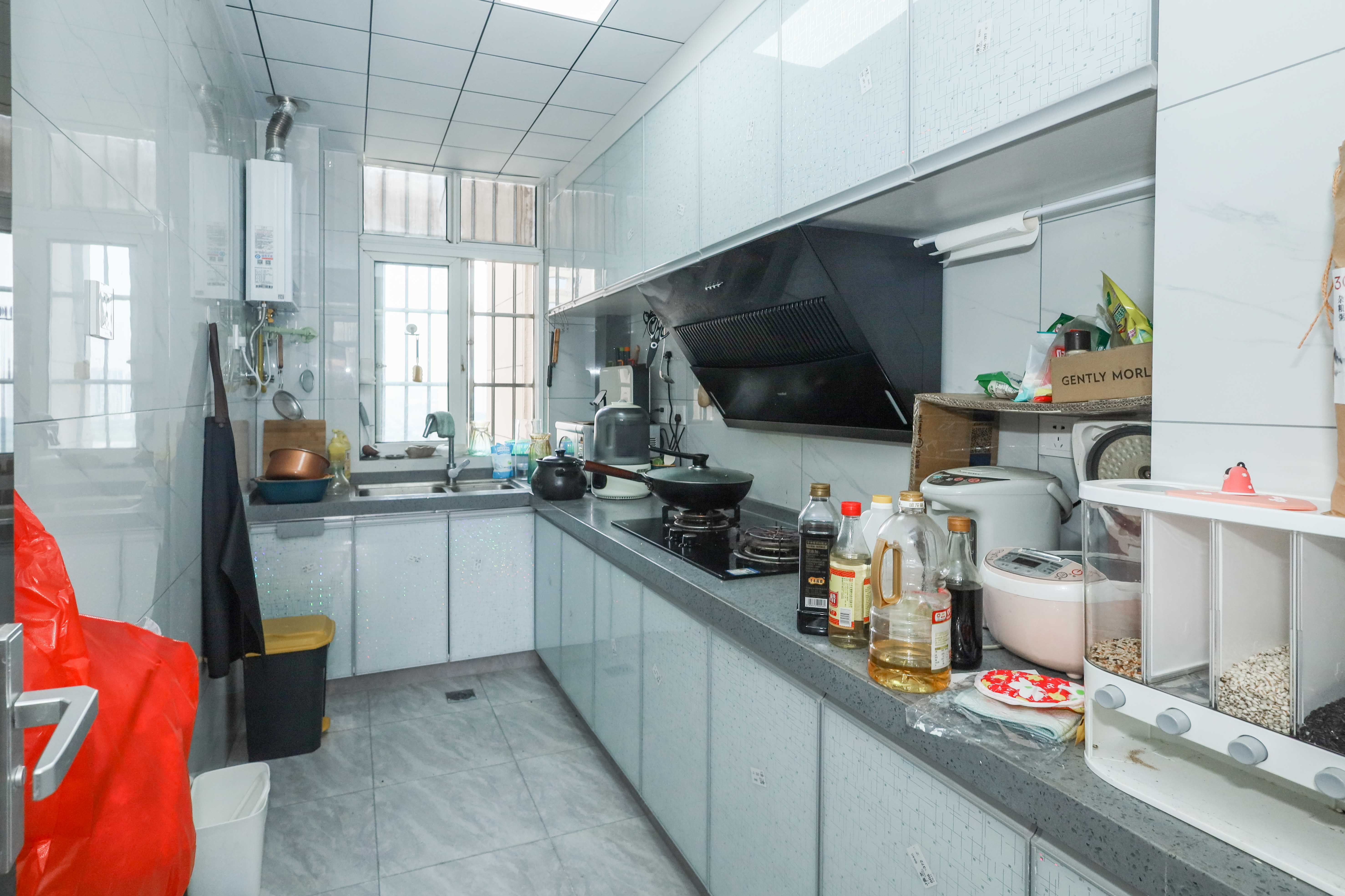 洋湖景园  3室2厅1卫    97.5万厨房