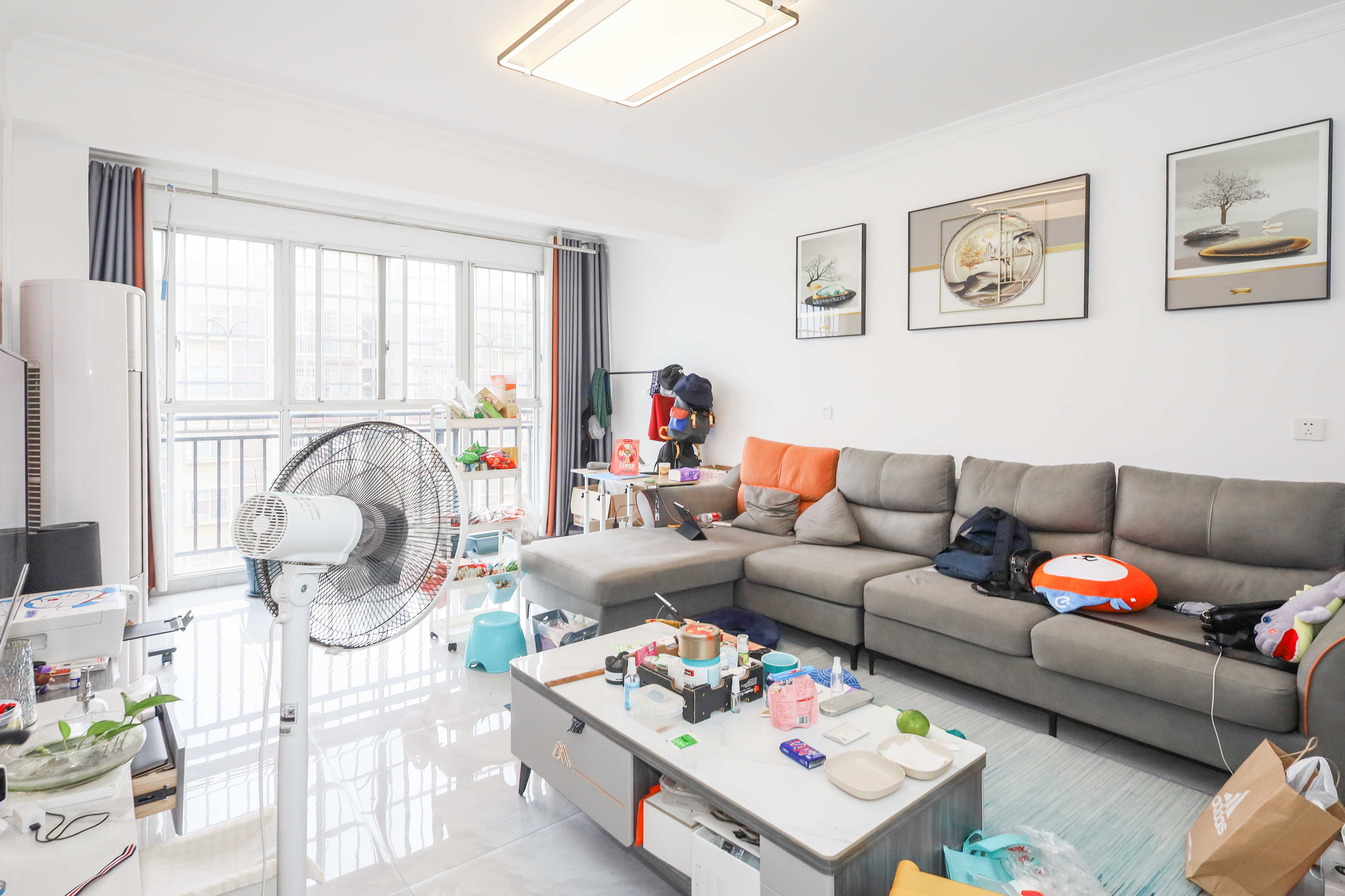 洋湖景园  3室2厅1卫    97.5万客厅