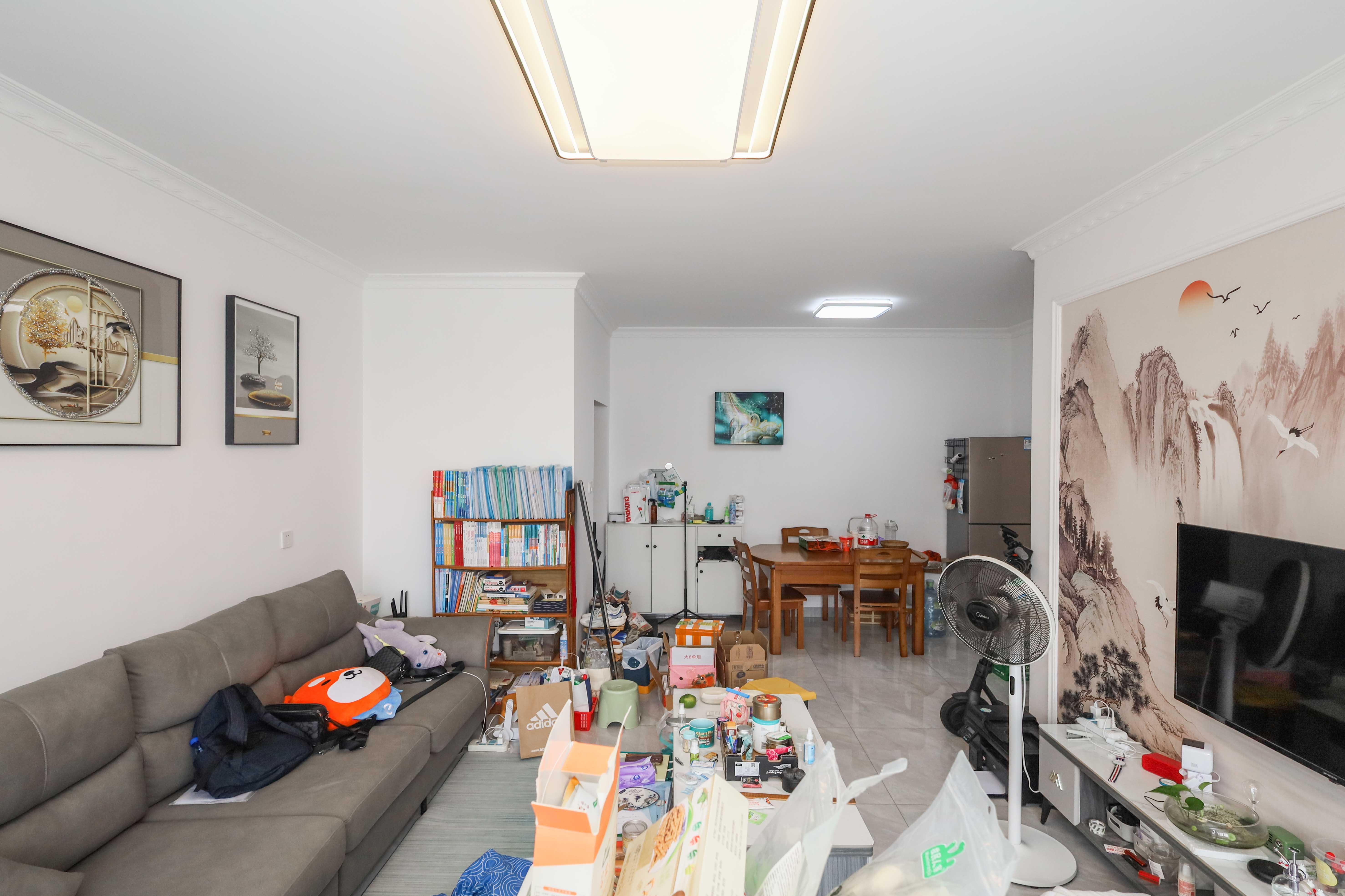 洋湖景园  3室2厅1卫    97.5万客厅