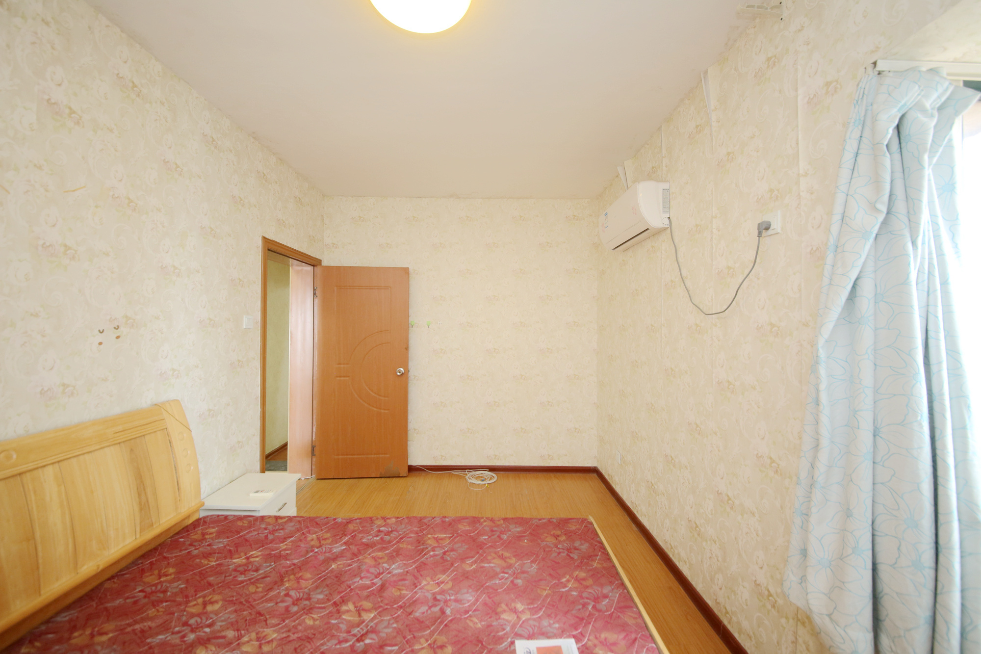 东玺门  2室2厅1卫   92.00万卧室