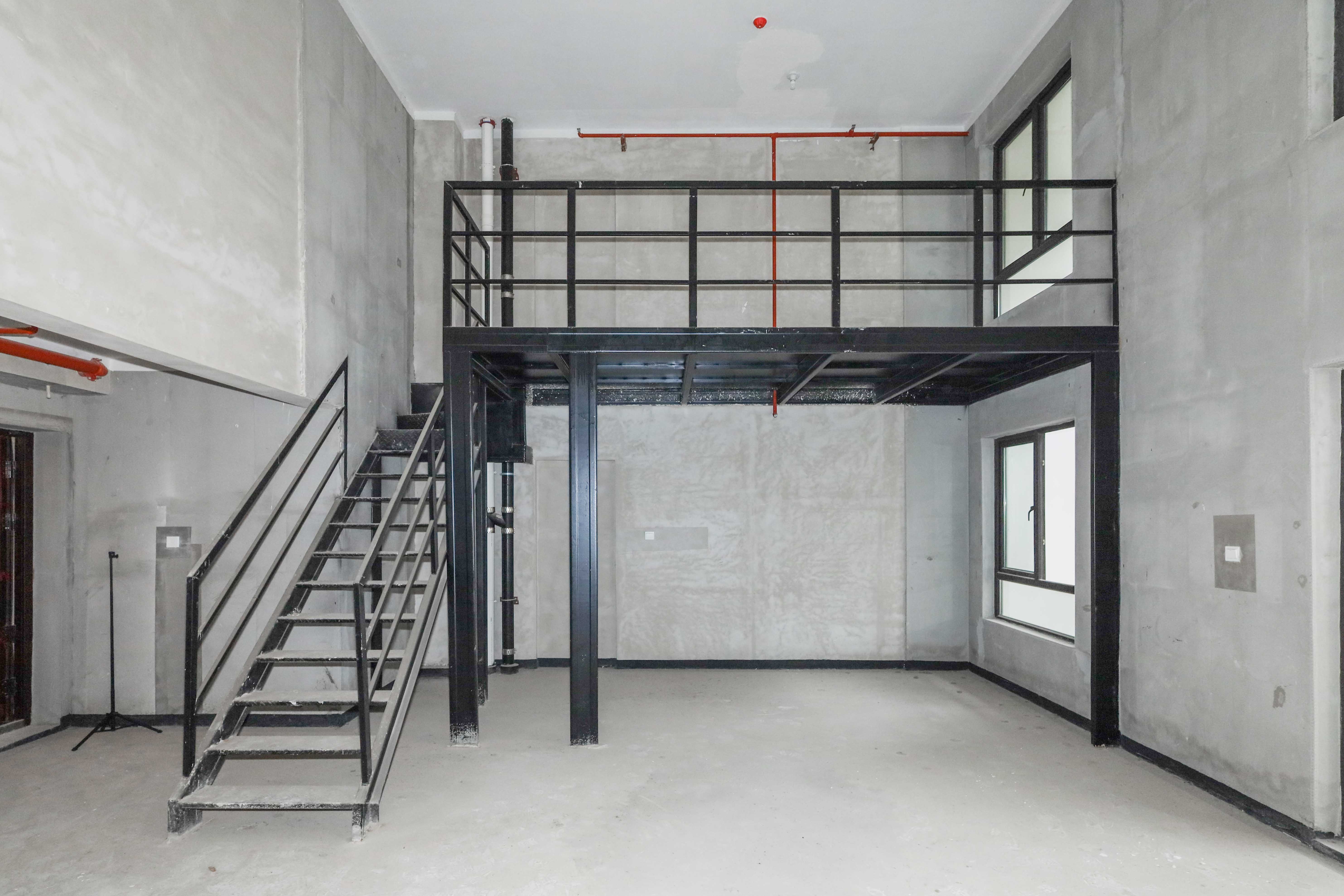 建發(fā)央著  4室2廳2衛(wèi)    320.0萬客廳