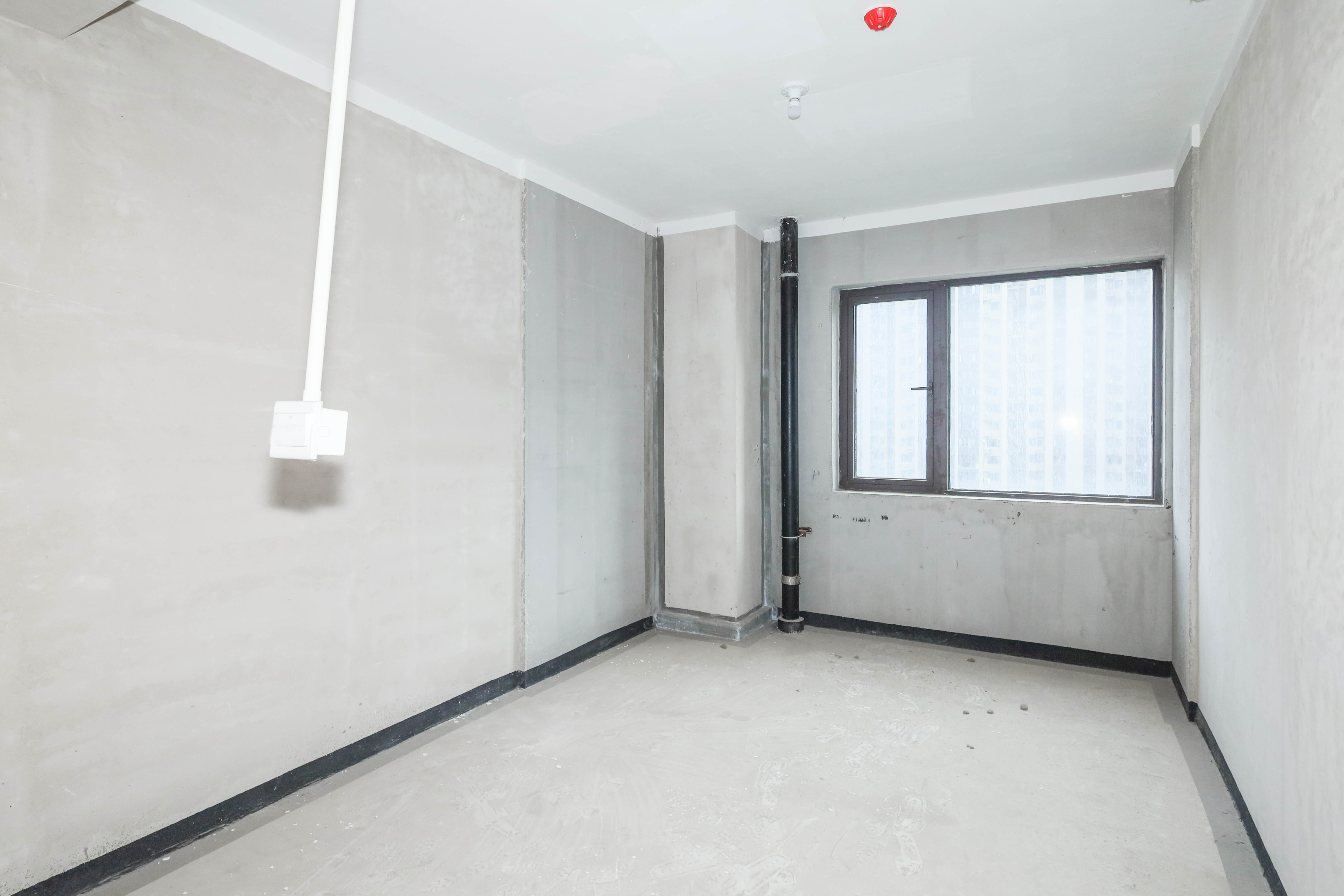 建發(fā)央著  4室2廳2衛(wèi)    320.0萬臥室
