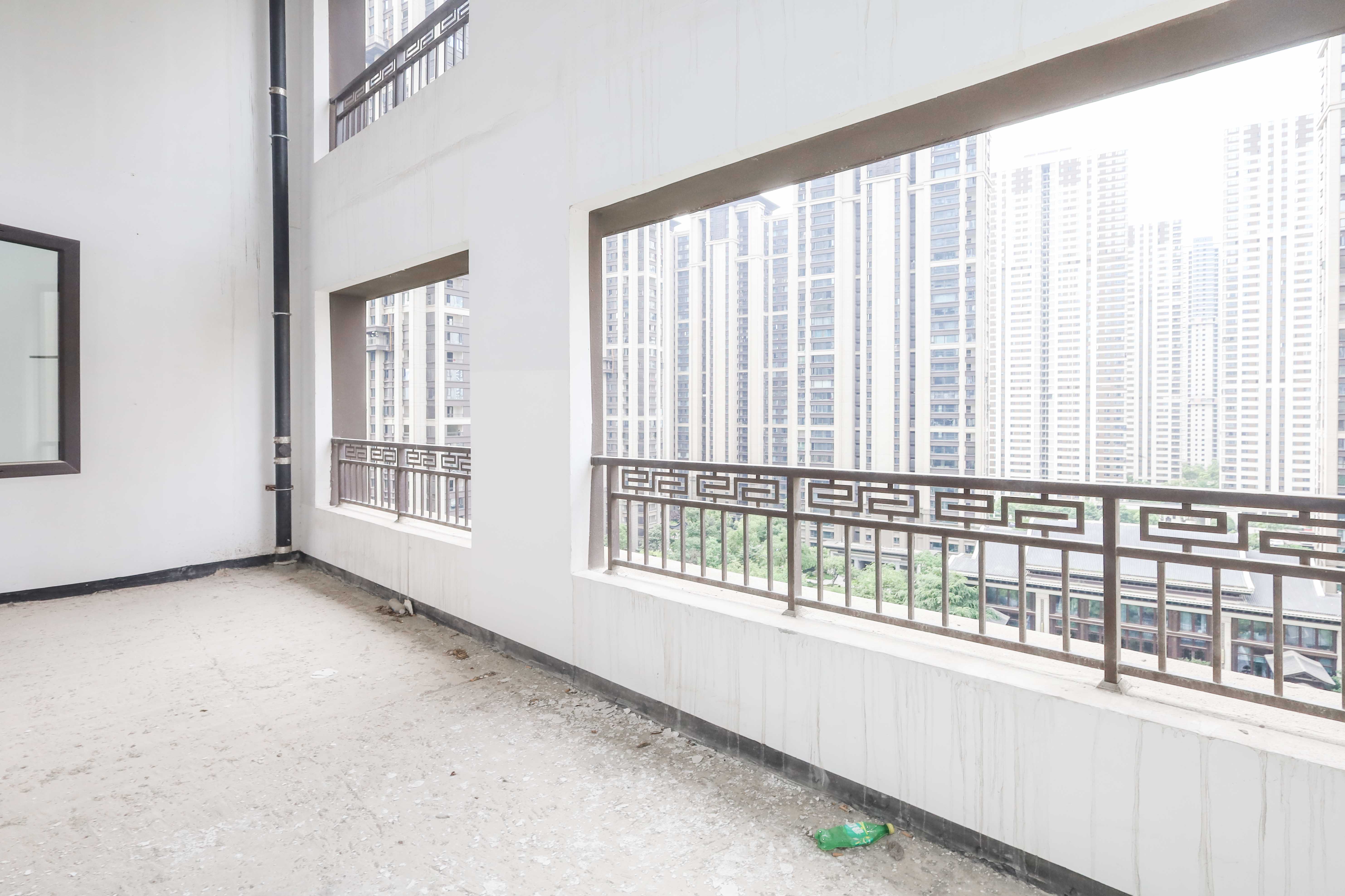 建發(fā)央著  4室2廳2衛(wèi)    320.0萬陽臺