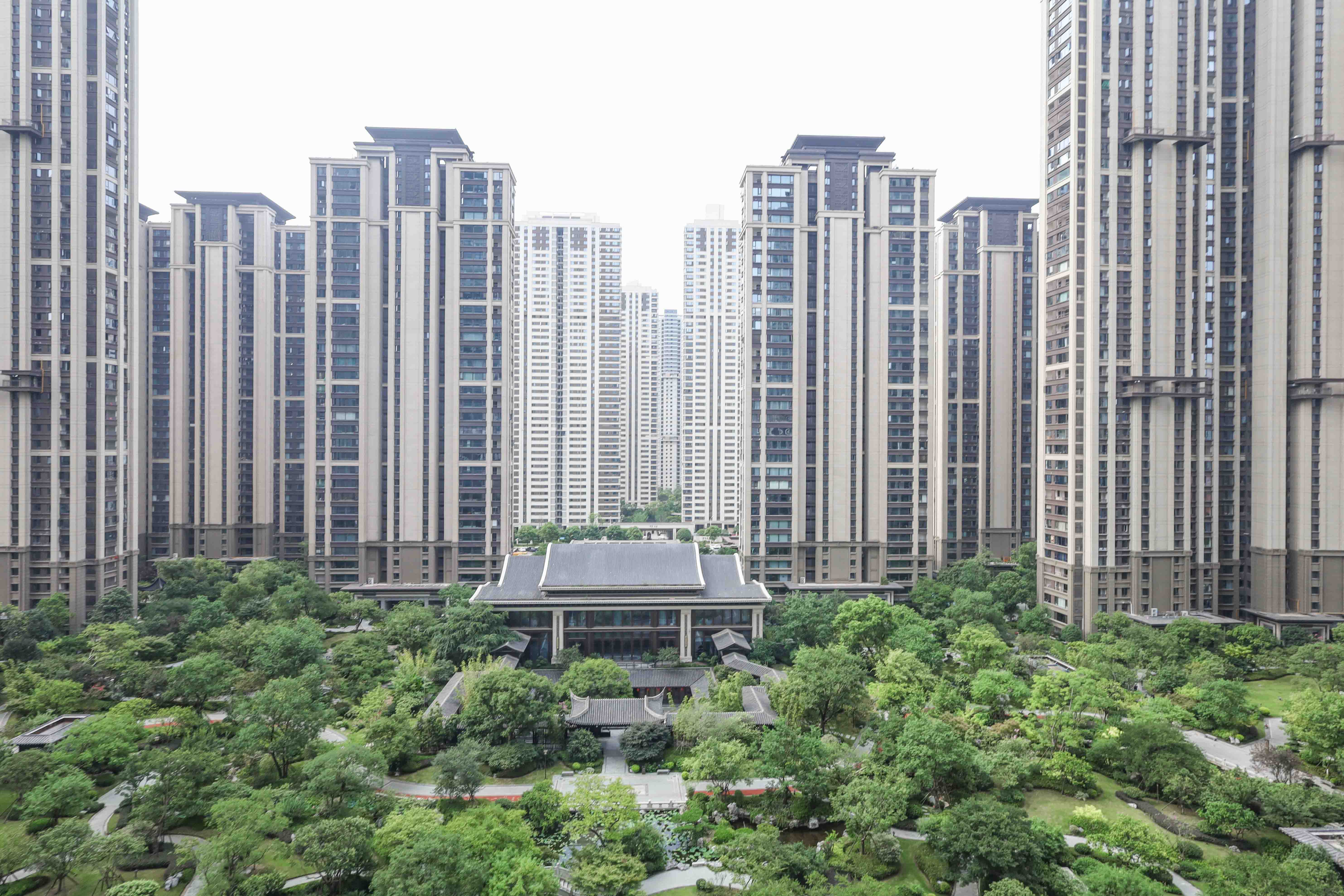 建發(fā)央著  4室2廳2衛(wèi)    320.0萬陽臺