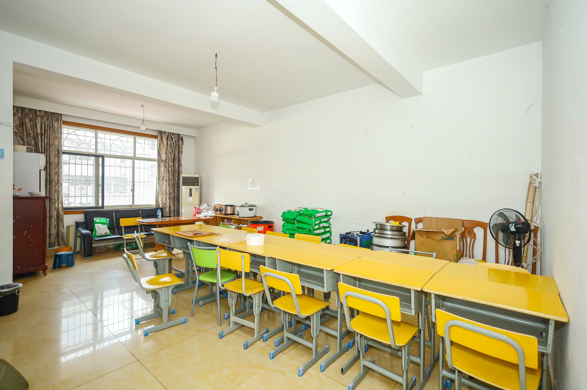 聚鑫大厦 3室2厅1卫 48.88万 聚鑫大厦 3室2厅1卫 48.88万客厅