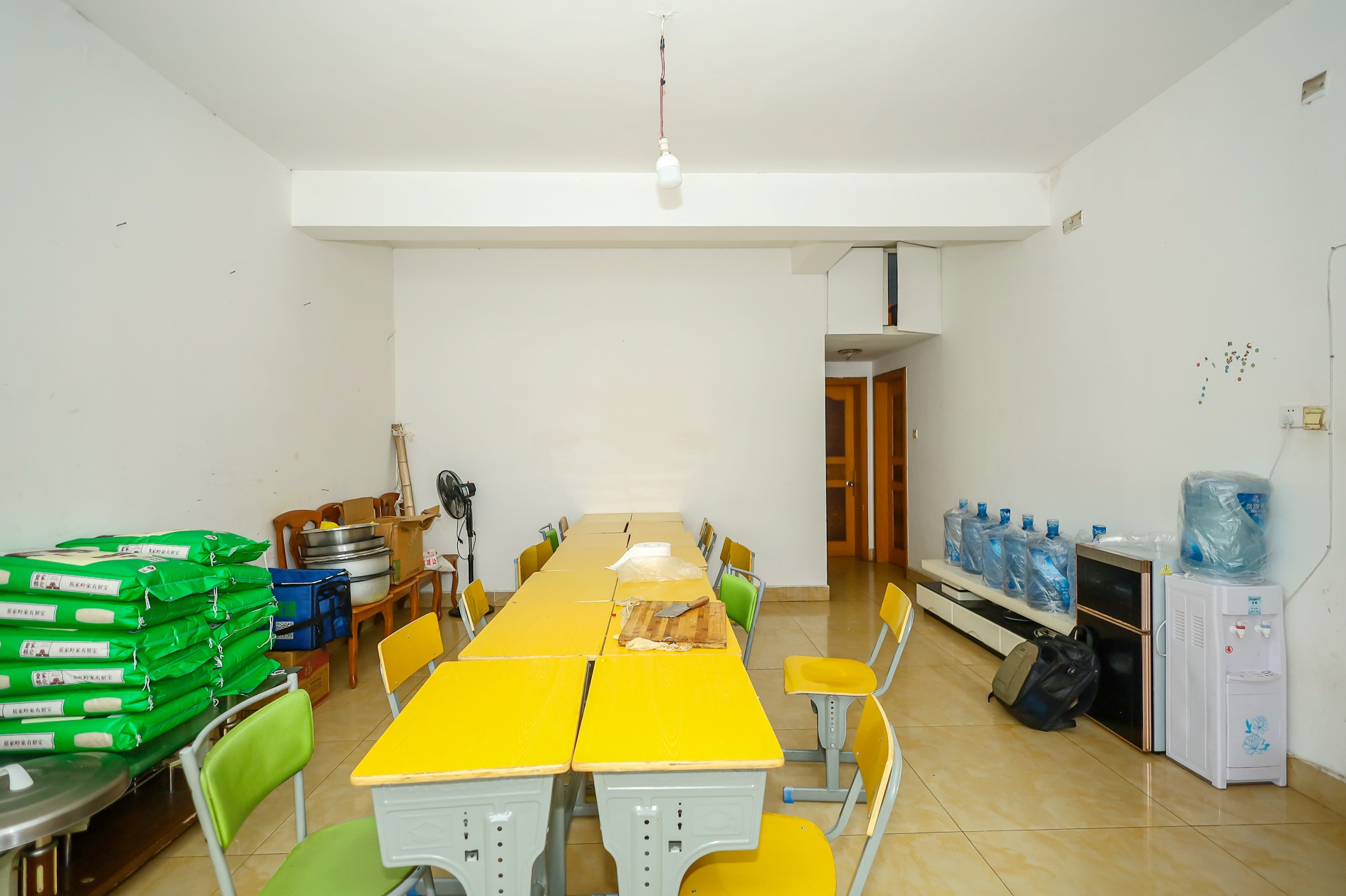 聚鑫大厦 3室2厅1卫 48.88万 聚鑫大厦 3室2厅1卫 48.88万客厅