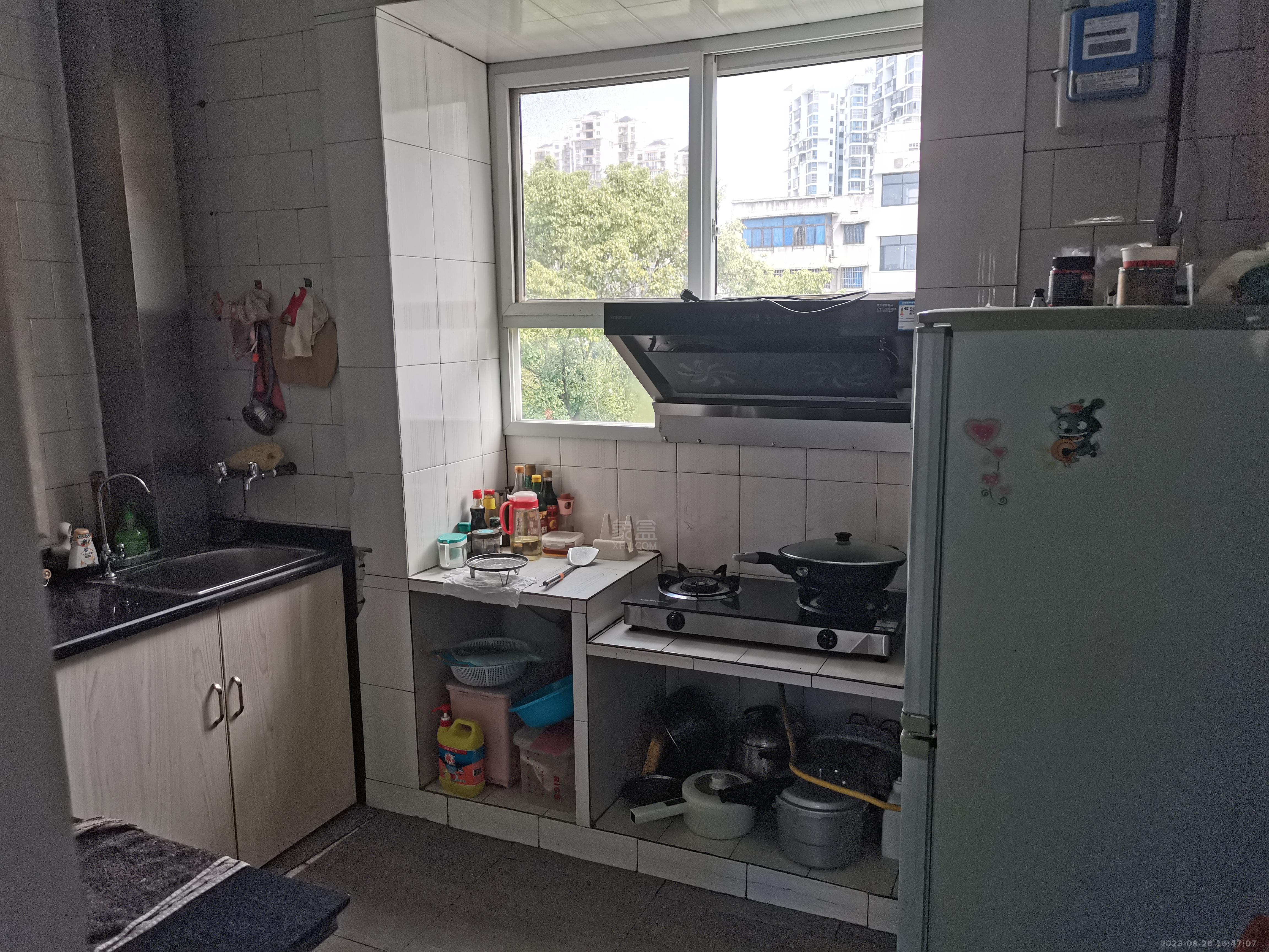 大湖塘社区  5室2厅2卫   2500.00元/月室内图