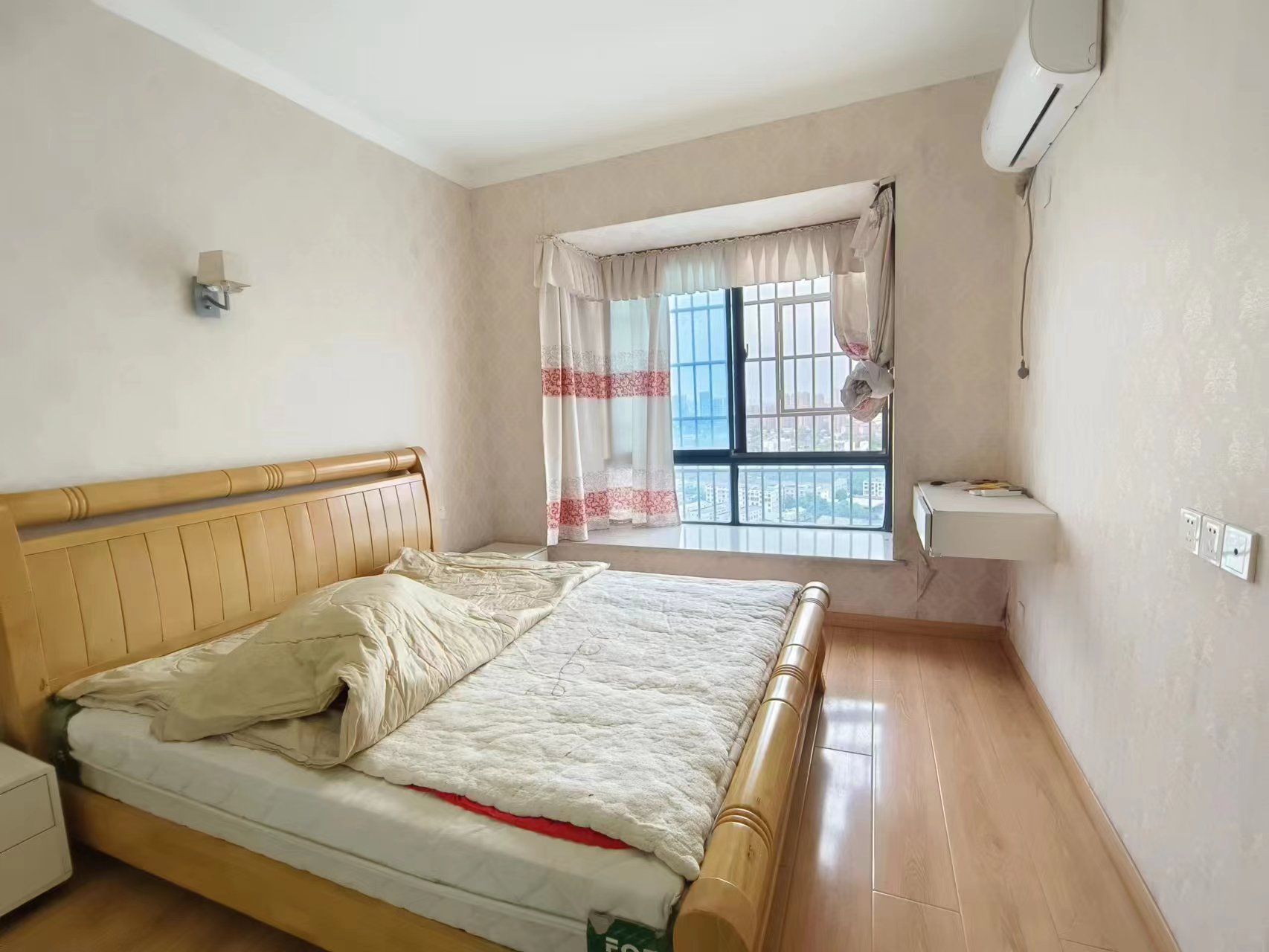 圣华名城建设北路110号 4室2厅2卫 52.0万 圣华名城建设北路110号 4室2厅2卫 52.0万室内图