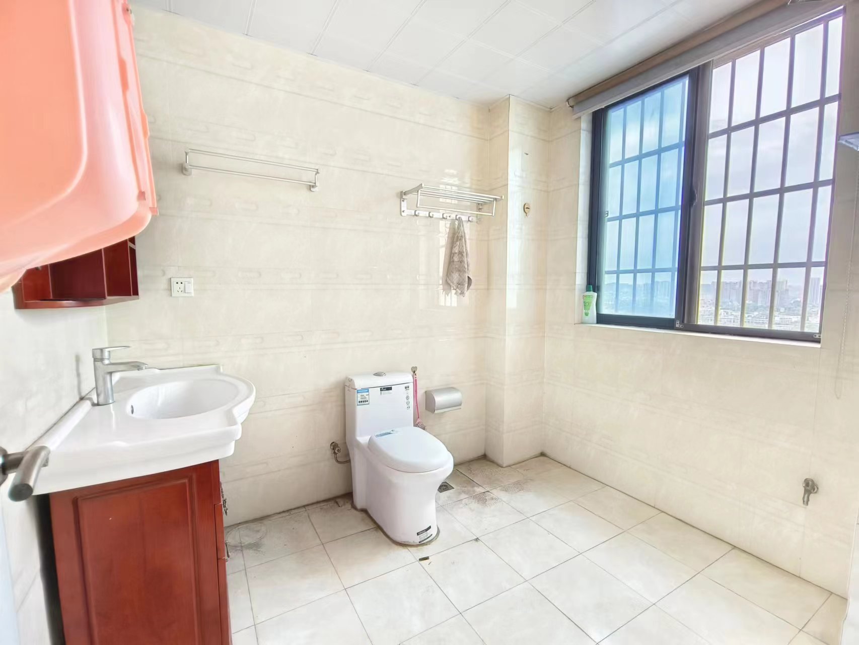 圣华名城建设北路110号 4室2厅2卫 52.0万 圣华名城建设北路110号 4室2厅2卫 52.0万室内图