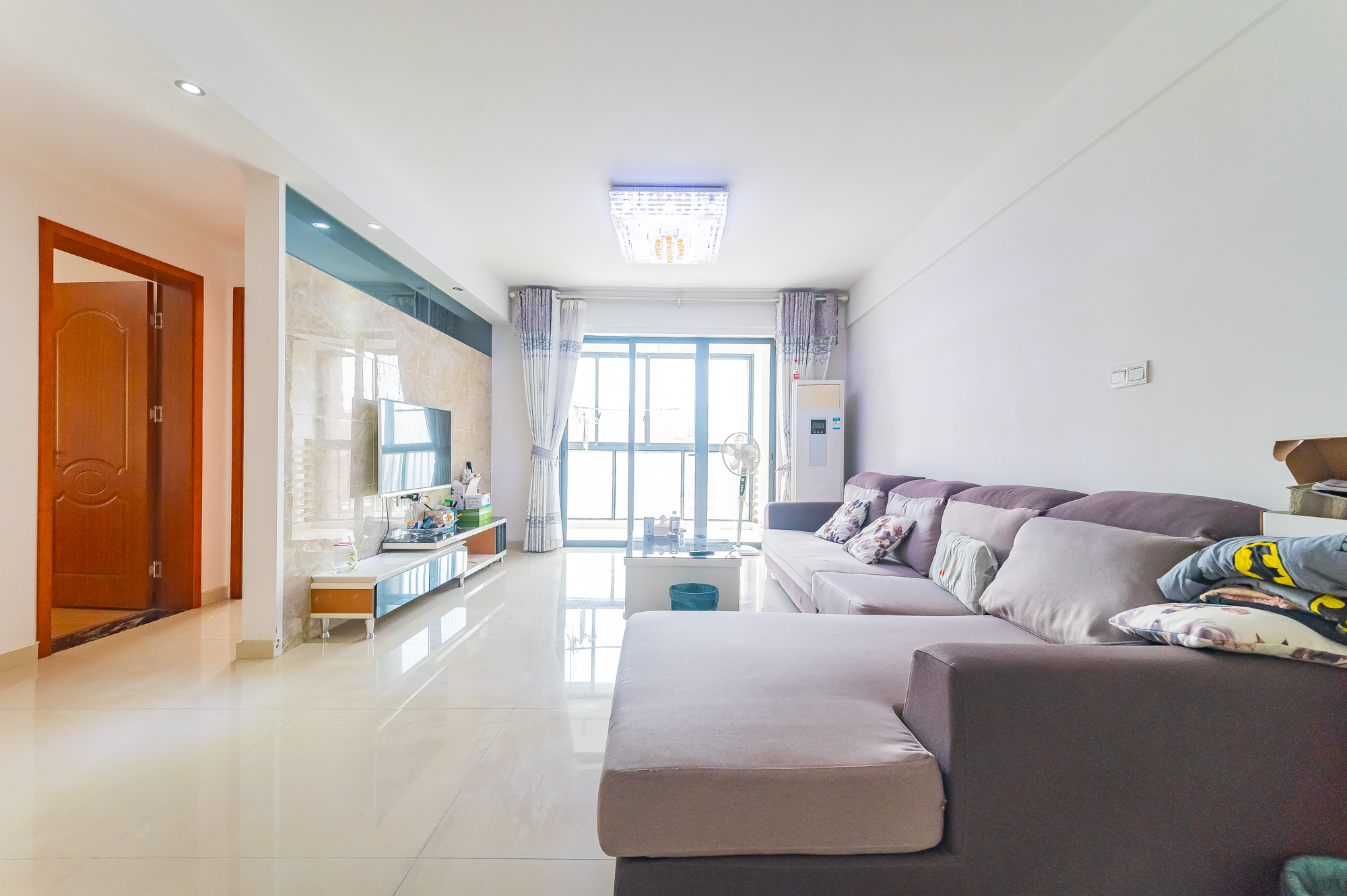 华润凤凰城二期 3室2厅1卫 78.8万 华润凤凰城二期 3室2厅1卫 78.8万客厅