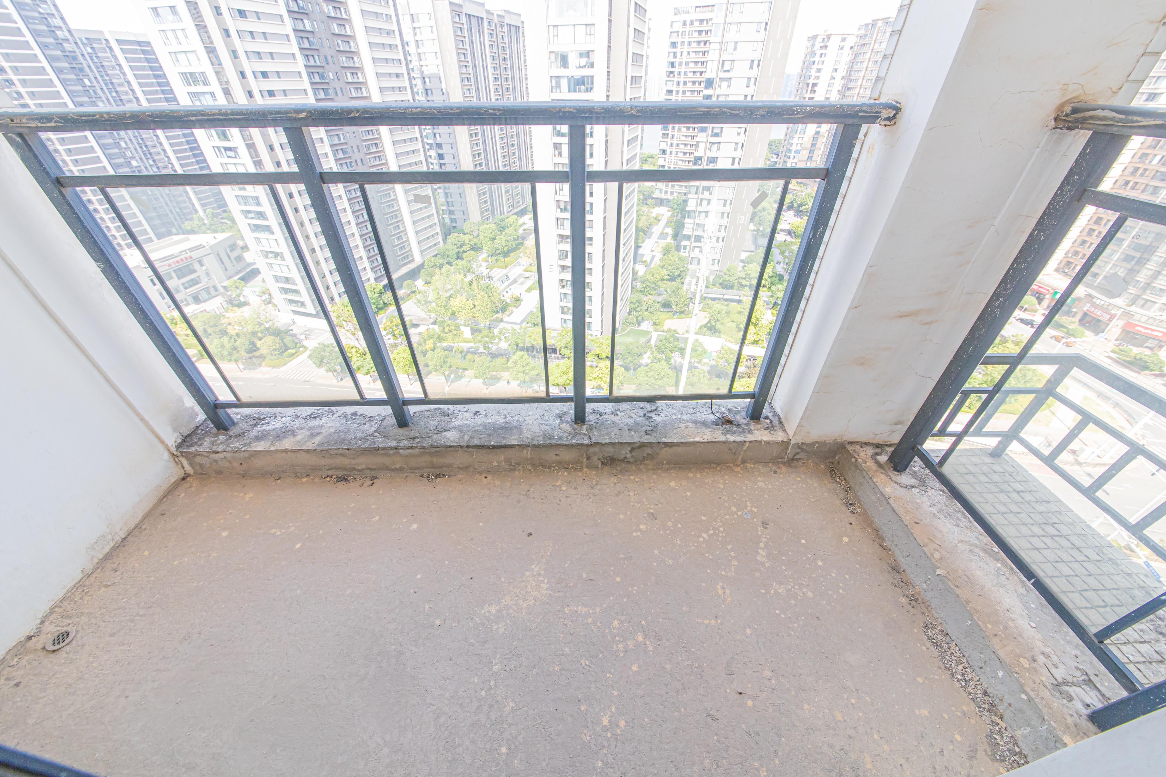 钱隆学府一、二期  3室2厅2卫    115.0万 钱隆学府一、二期  3室2厅2卫    115.0万卧室