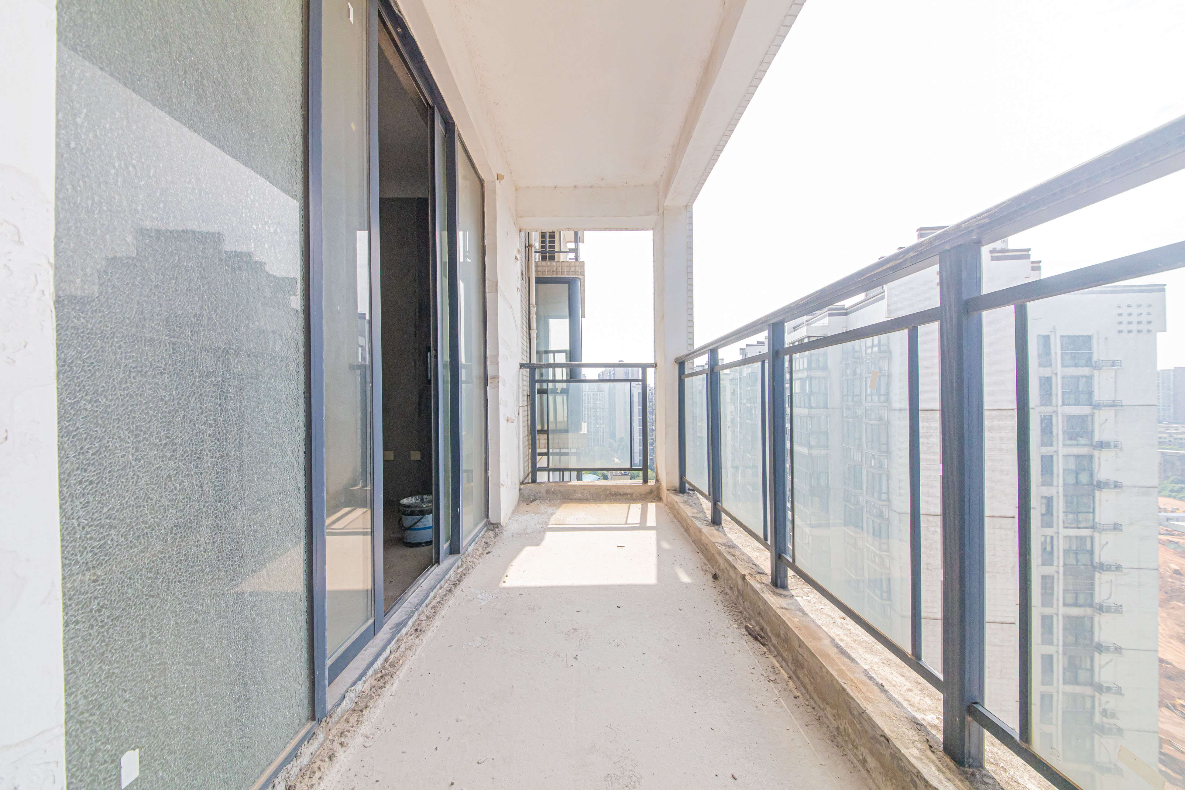 钱隆学府一、二期  3室2厅2卫    115.0万 钱隆学府一、二期  3室2厅2卫    115.0万阳台