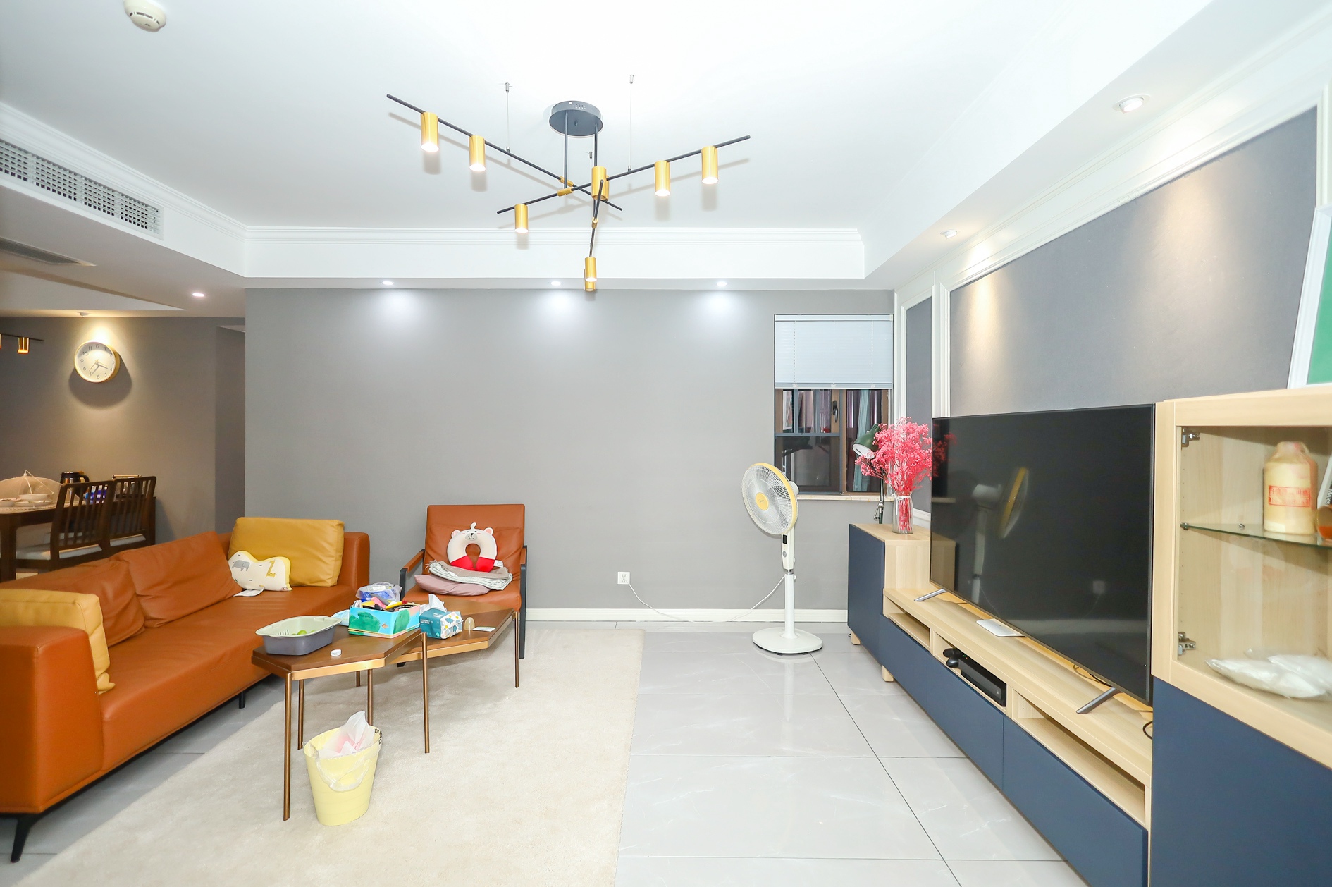 新长海广场 3室2厅2卫 88.0万 新长海广场 3室2厅2卫 88.0万客厅