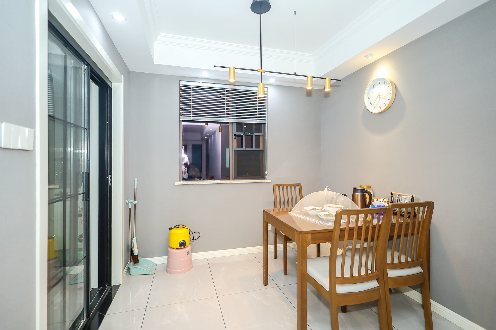 新长海广场 3室2厅2卫 88.0万 新长海广场 3室2厅2卫 88.0万客厅