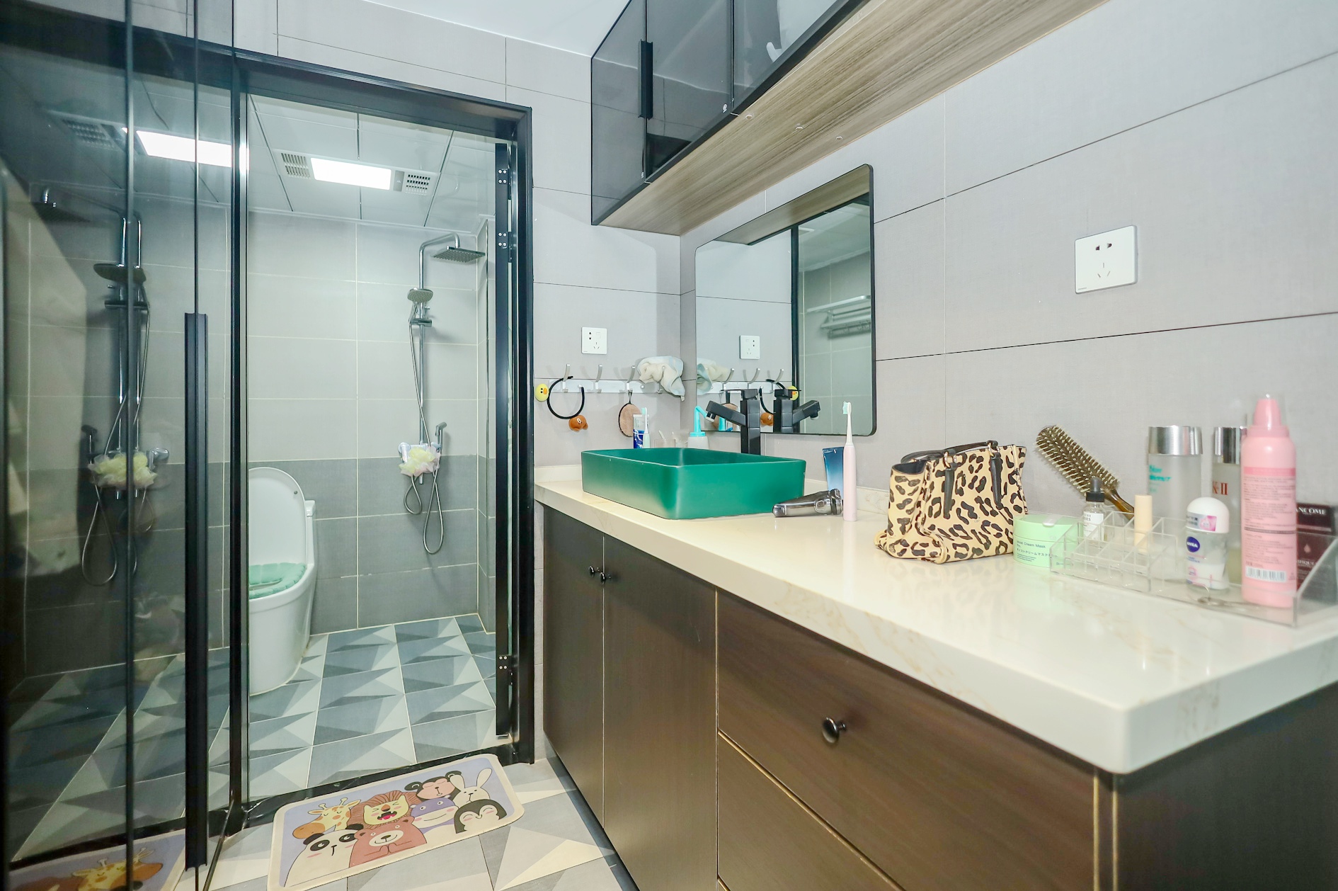 新长海广场 3室2厅2卫 88.0万 新长海广场 3室2厅2卫 88.0万卫生间