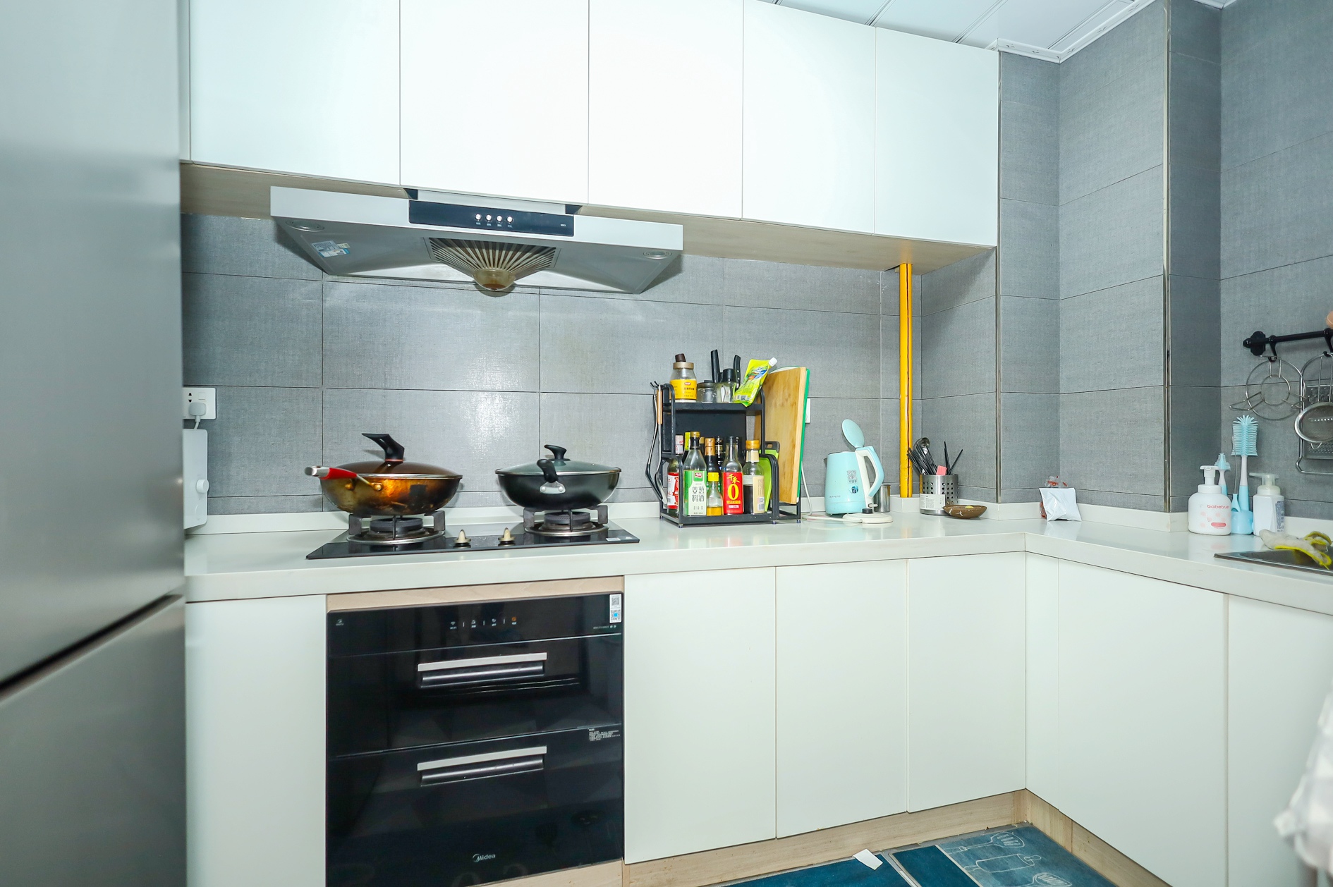 新长海广场 3室2厅2卫 88.0万 新长海广场 3室2厅2卫 88.0万厨房