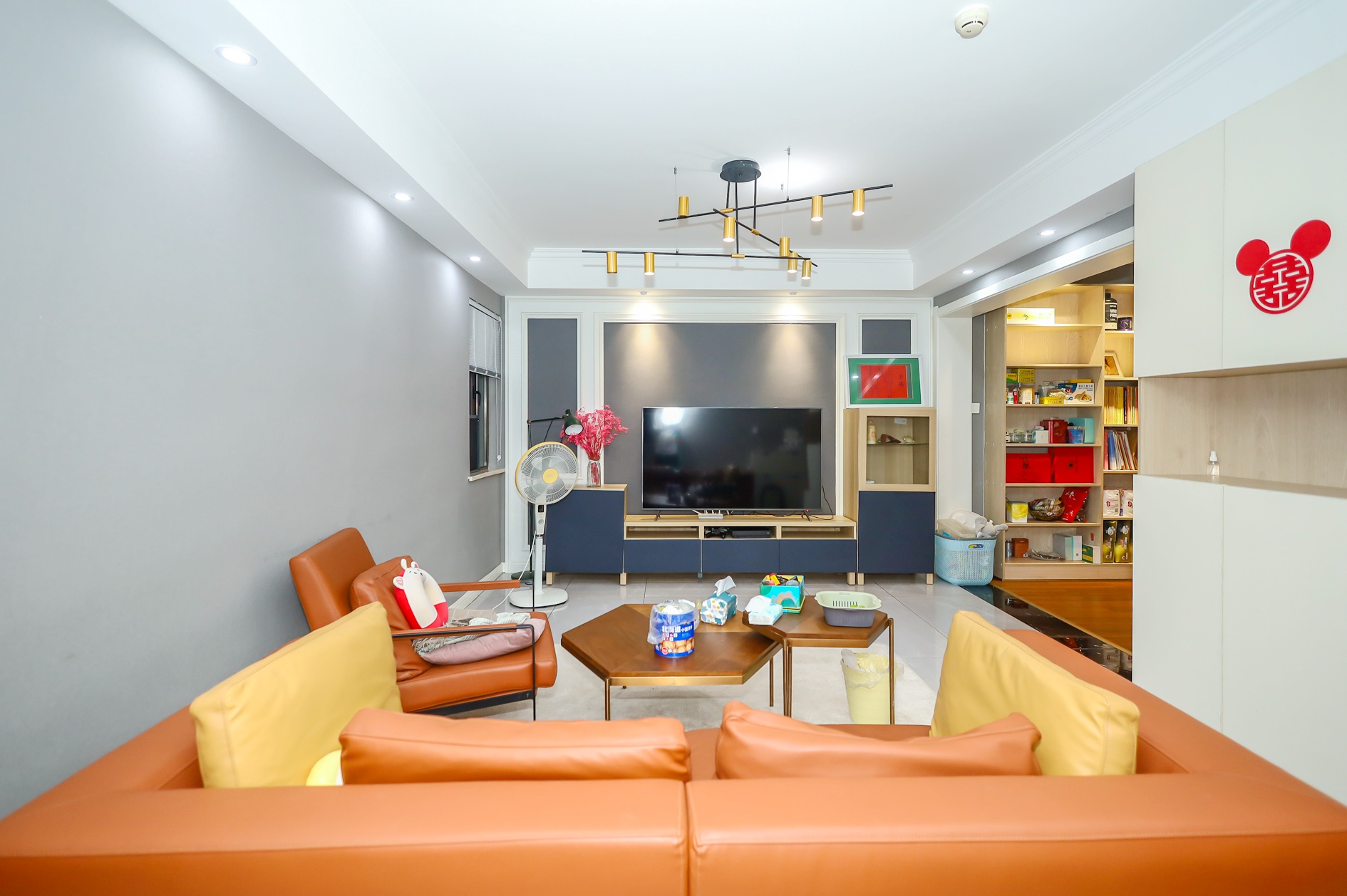 新长海广场 3室2厅2卫 88.0万 新长海广场 3室2厅2卫 88.0万客厅