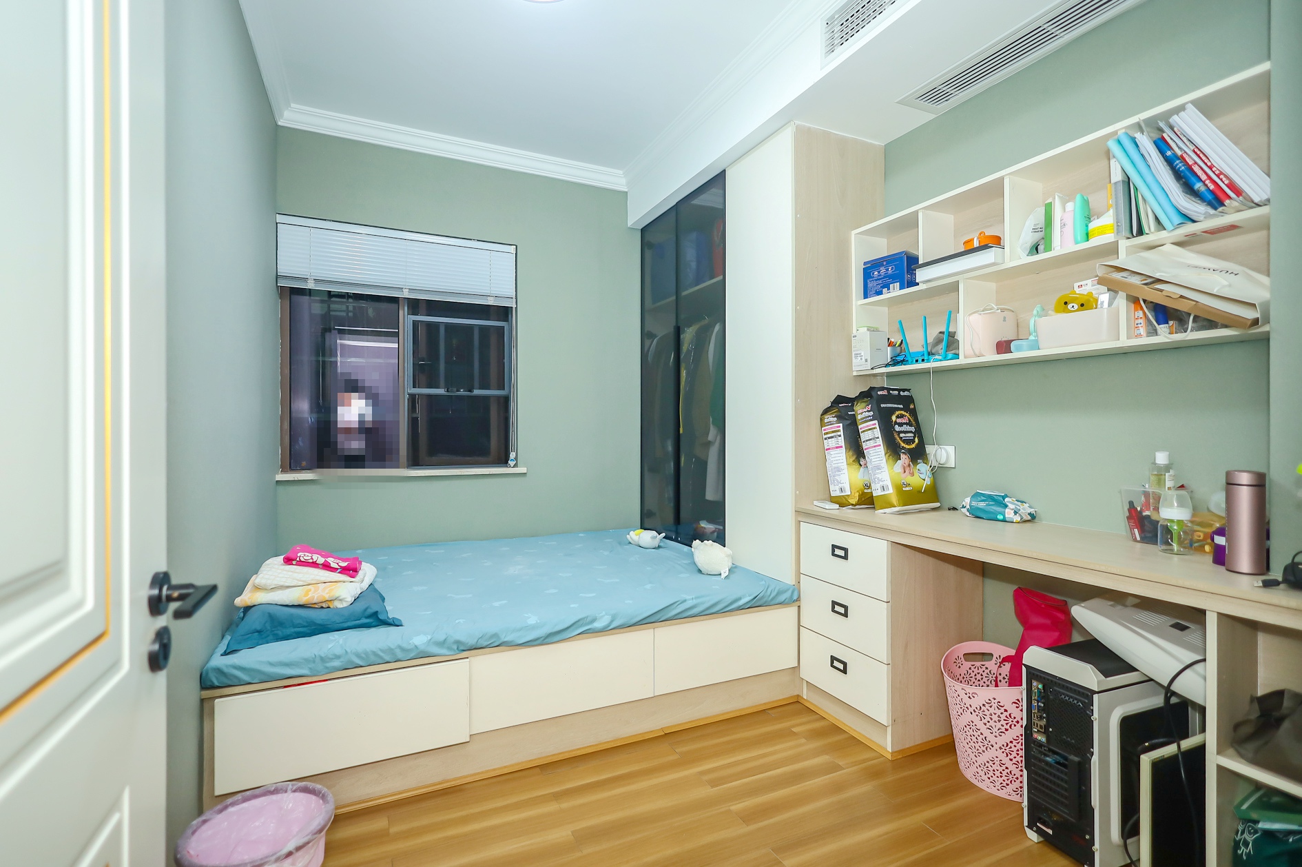 新长海广场 3室2厅2卫 88.0万 新长海广场 3室2厅2卫 88.0万卧室